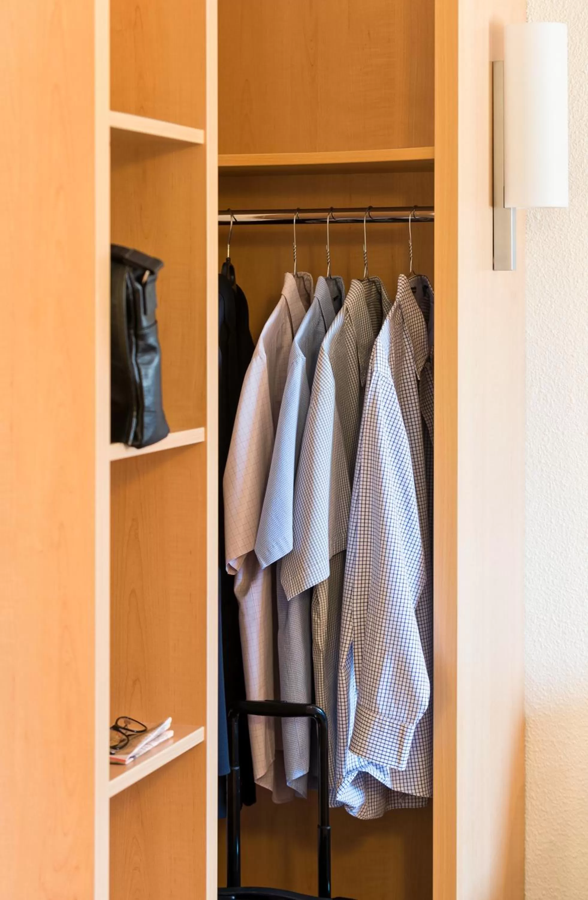 Bedroom in ibis Southampton