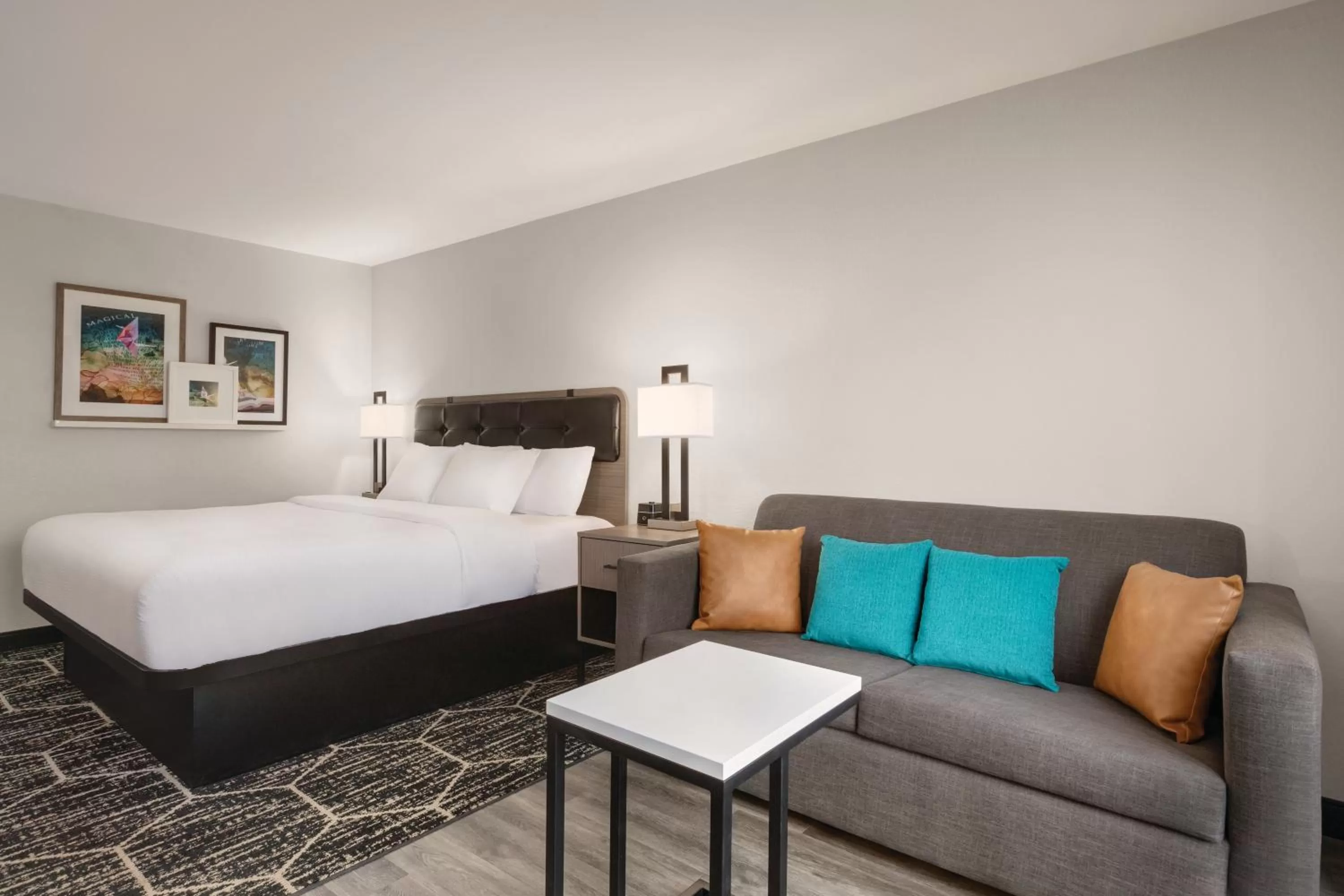 Bed in La Quinta inn & suites by Wyndham Dothan