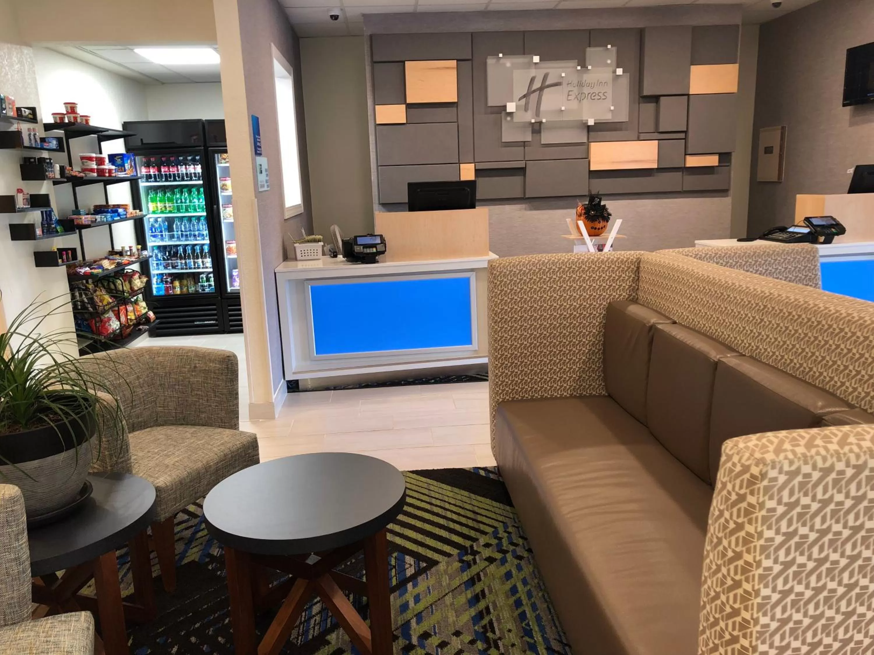 Property building in Holiday Inn Express Metropolis by IHG