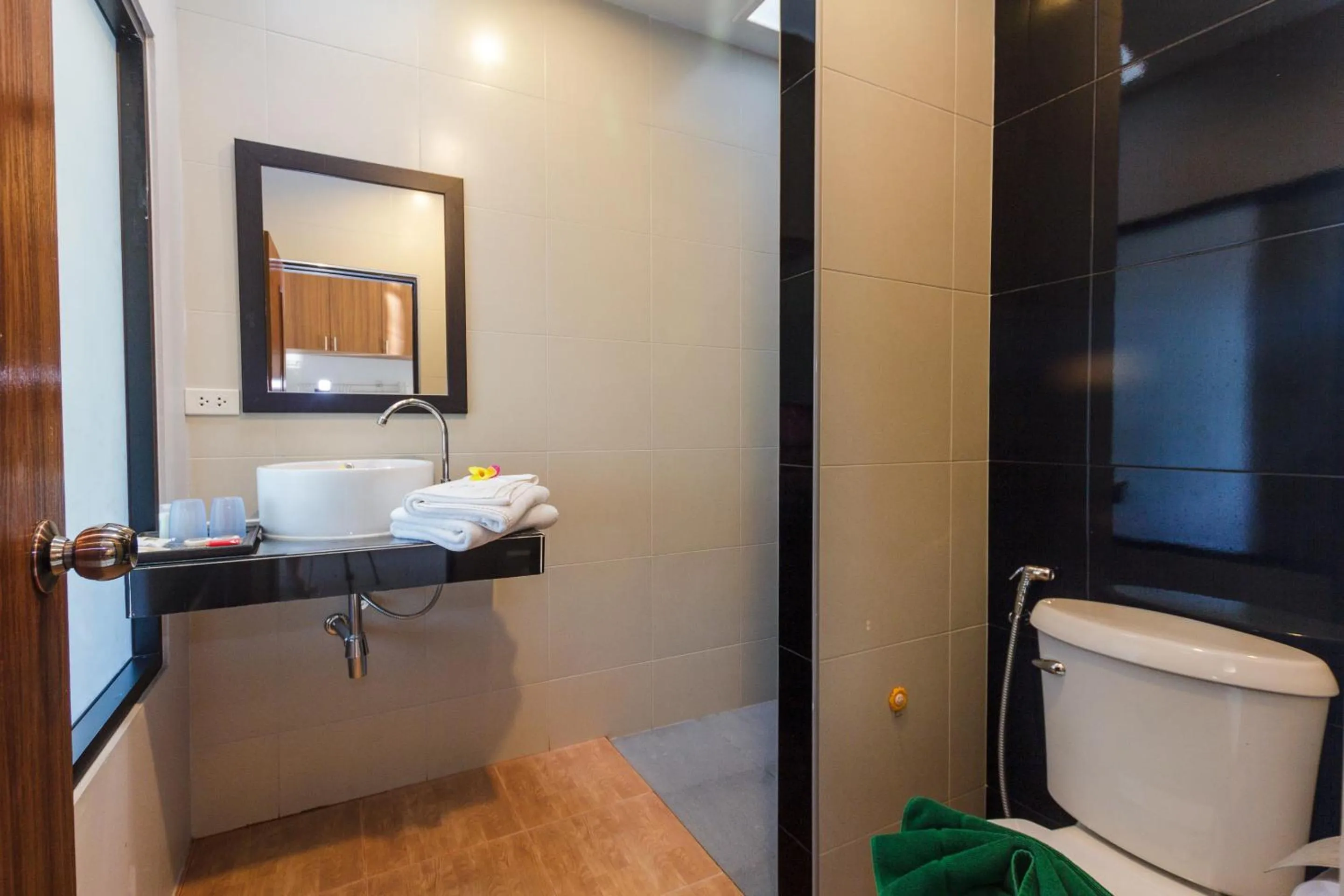 Toilet in Happy Eight Resort