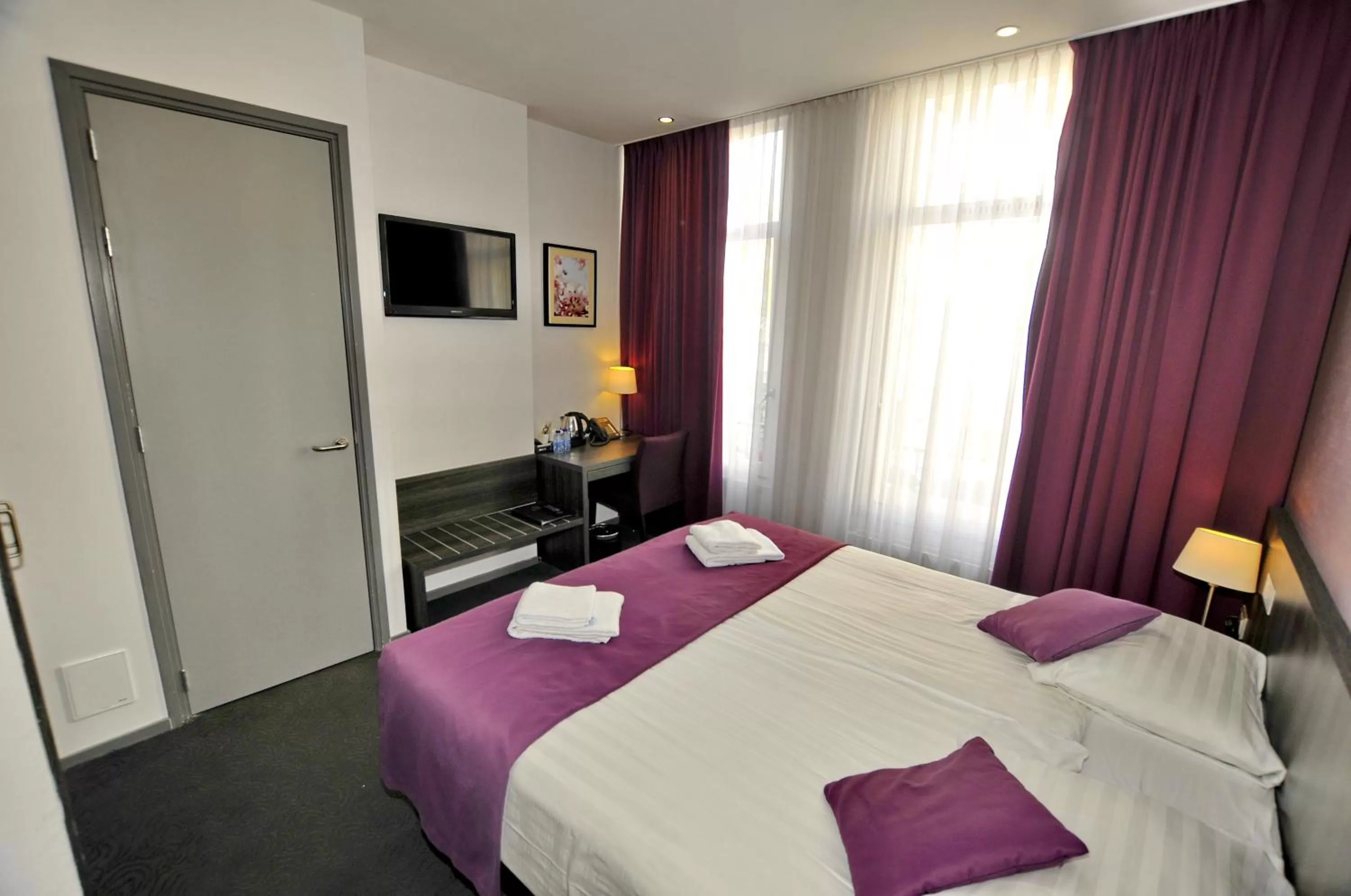 Bed in Hotel Parkview