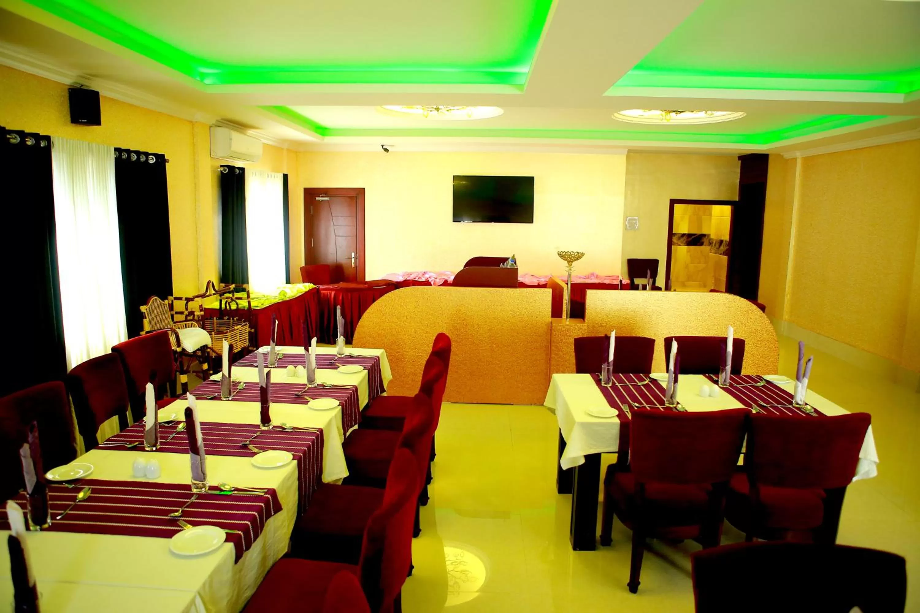 Restaurant/places to eat in Seashore Residency