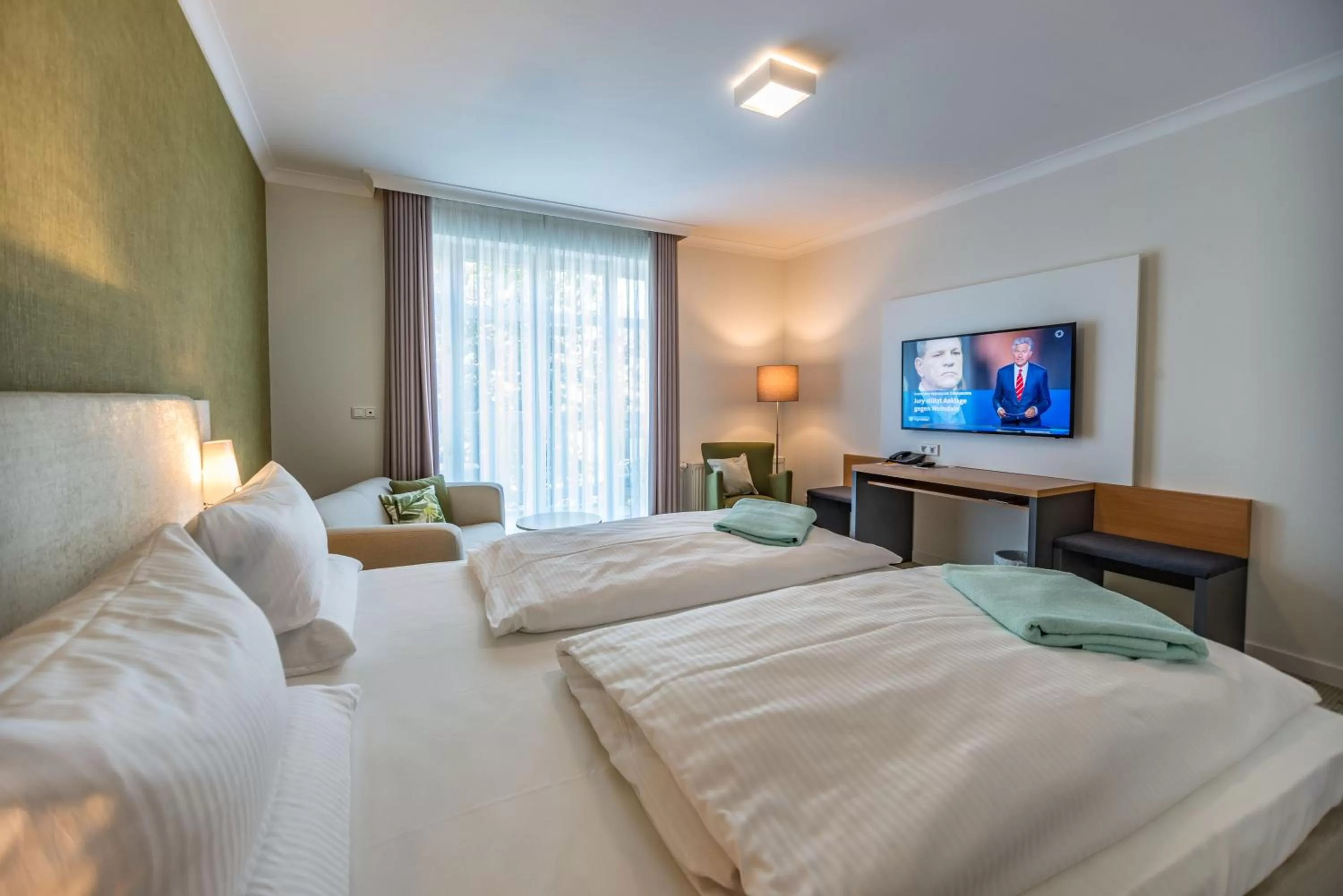 Living room, Bed in Am Weststrand Aparthotel Kühlungsborn