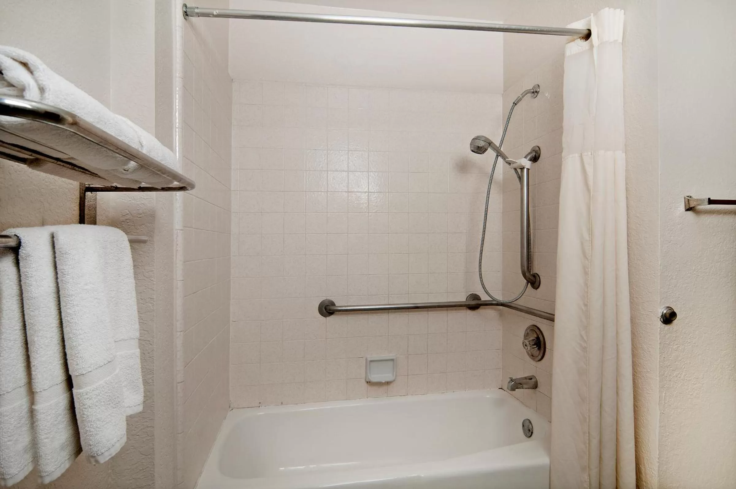Shower in Quality Inn & Suites South San Jose - Morgan Hill
