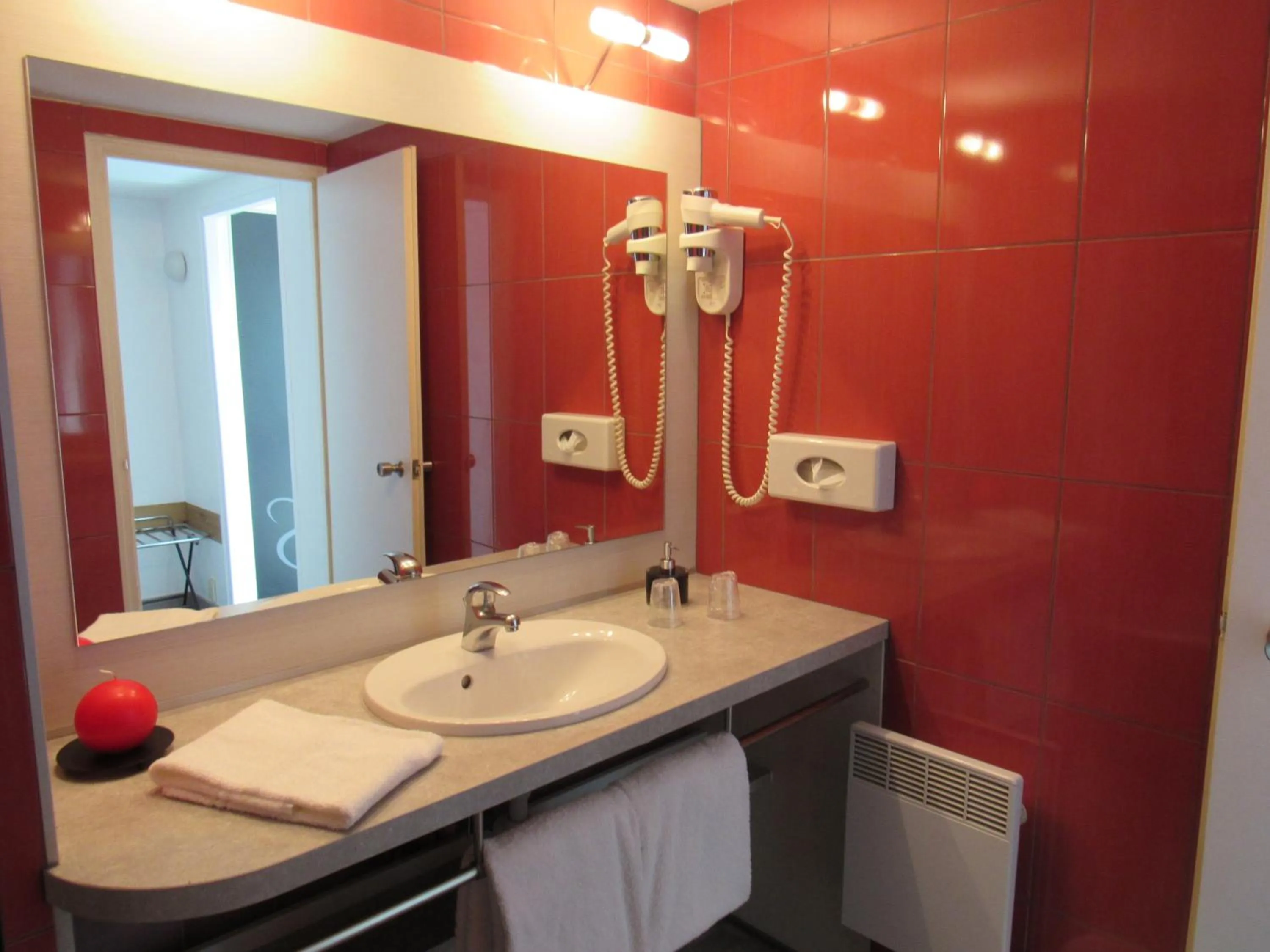 Bathroom in Citotel Les Sternes