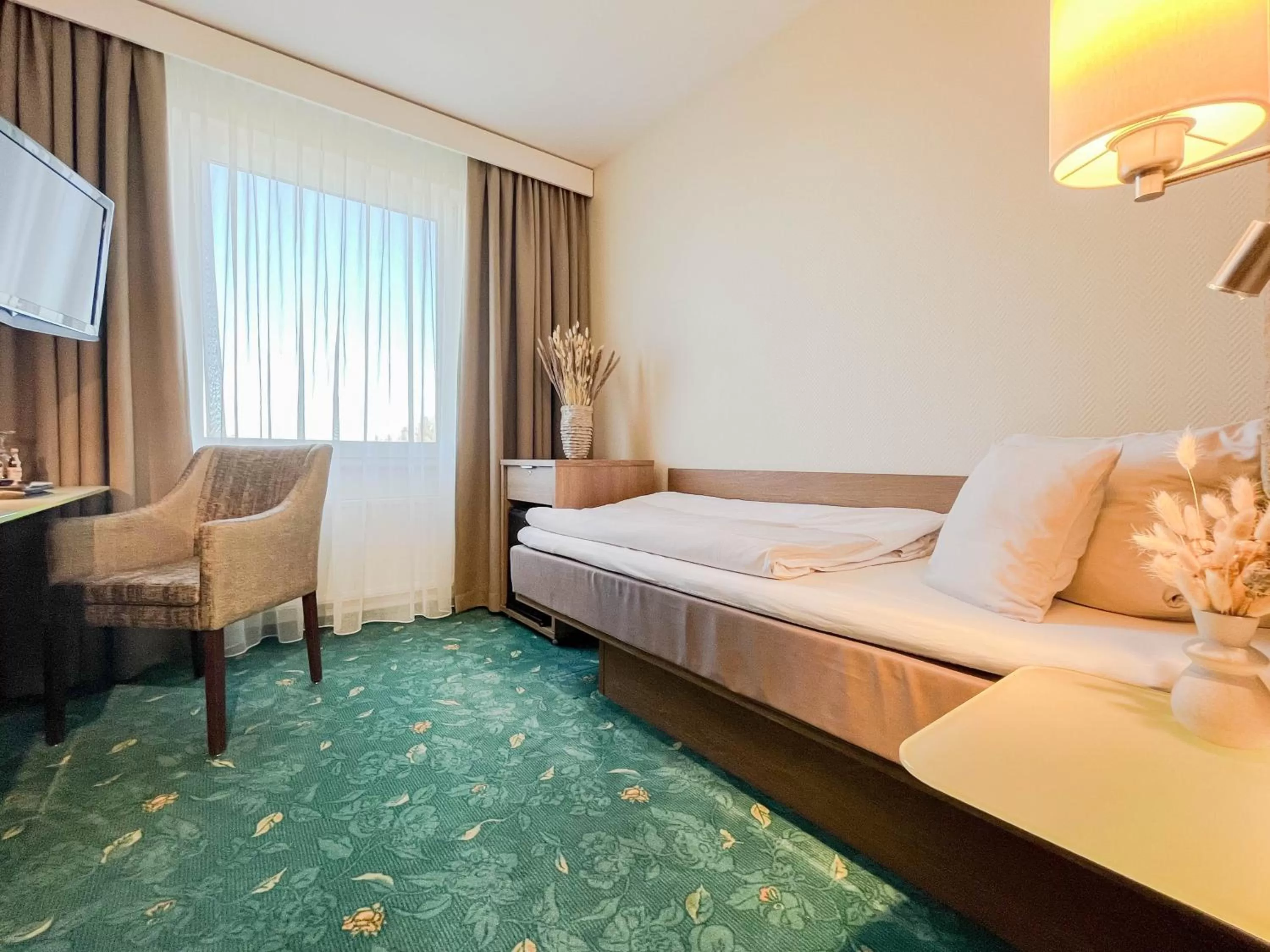 Photo of the whole room, Bed in Hotel-Restaurant Vier Linden