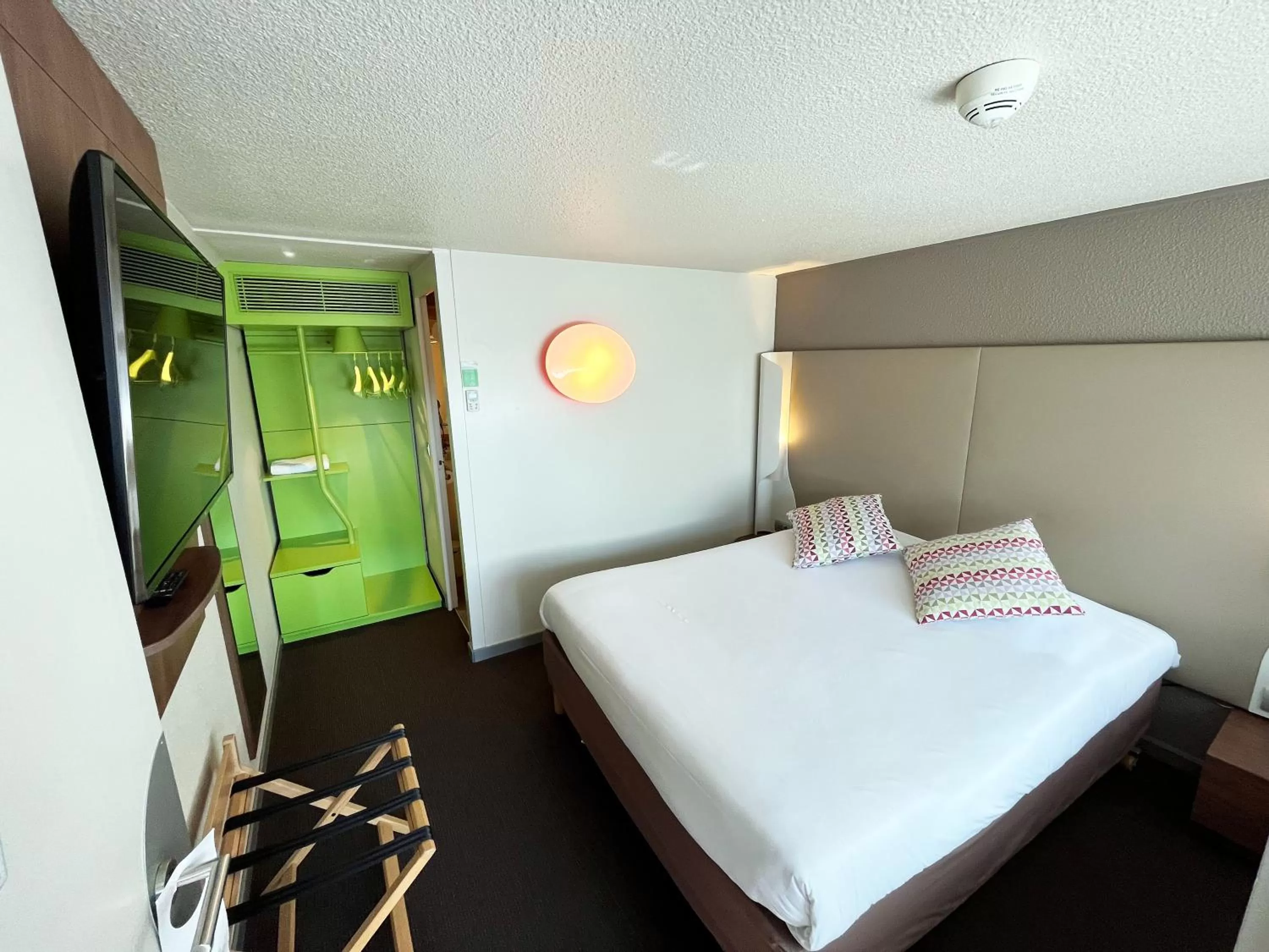 Bed in Campanile Epinay sur Orge Savigny Sur Orge