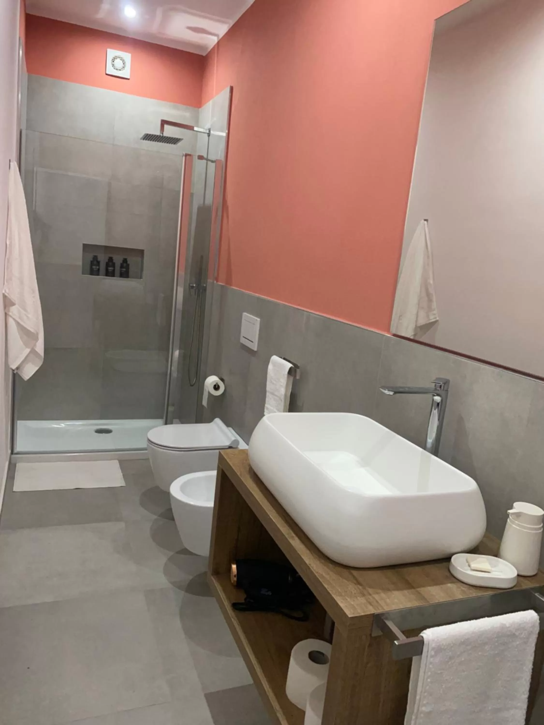 Shower, Bathroom in B&B NAR