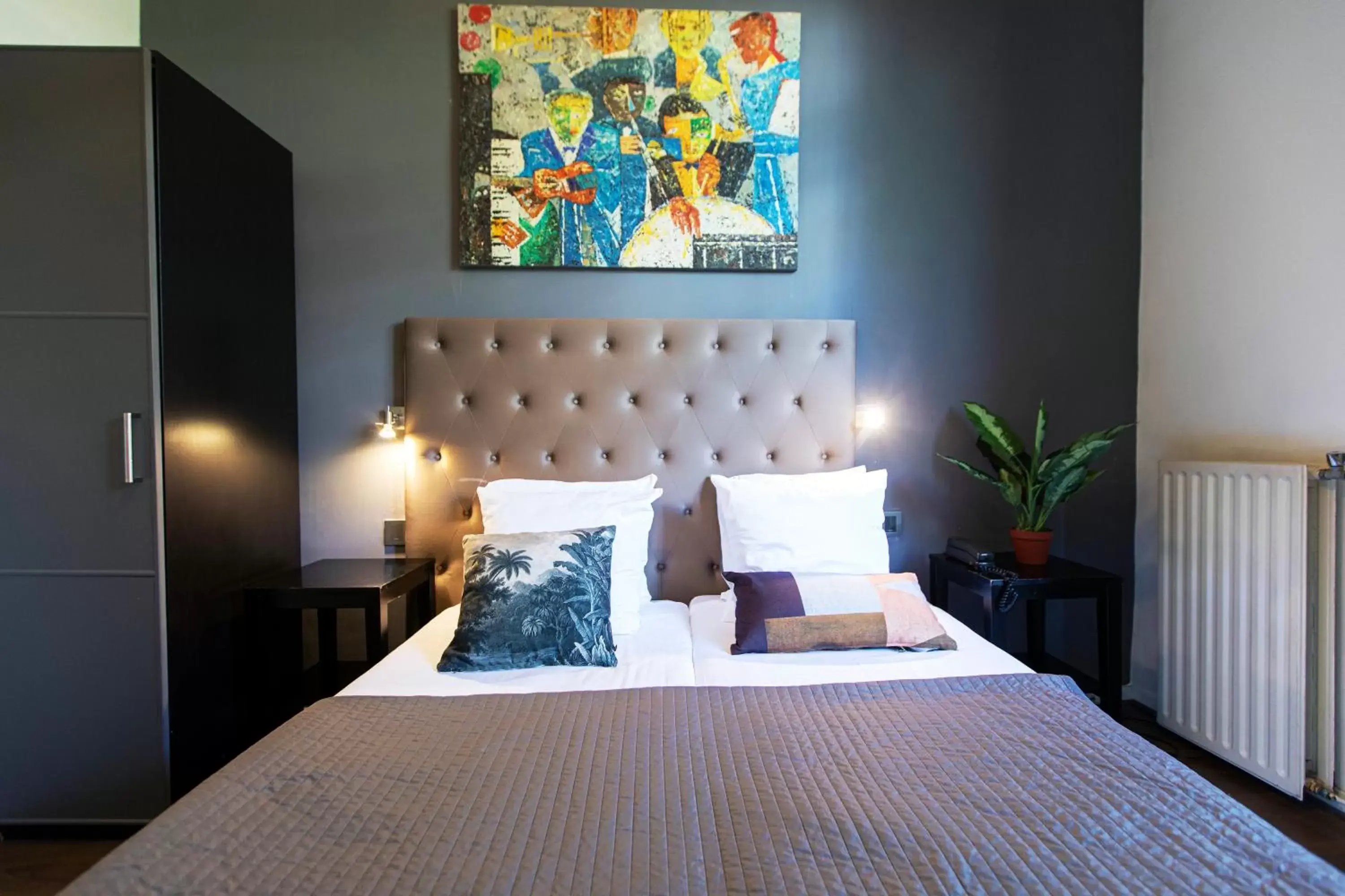 Luxury Double with Balcony in Quentin England Hotel Luxury Double with Balcony in Quentin England Hotel