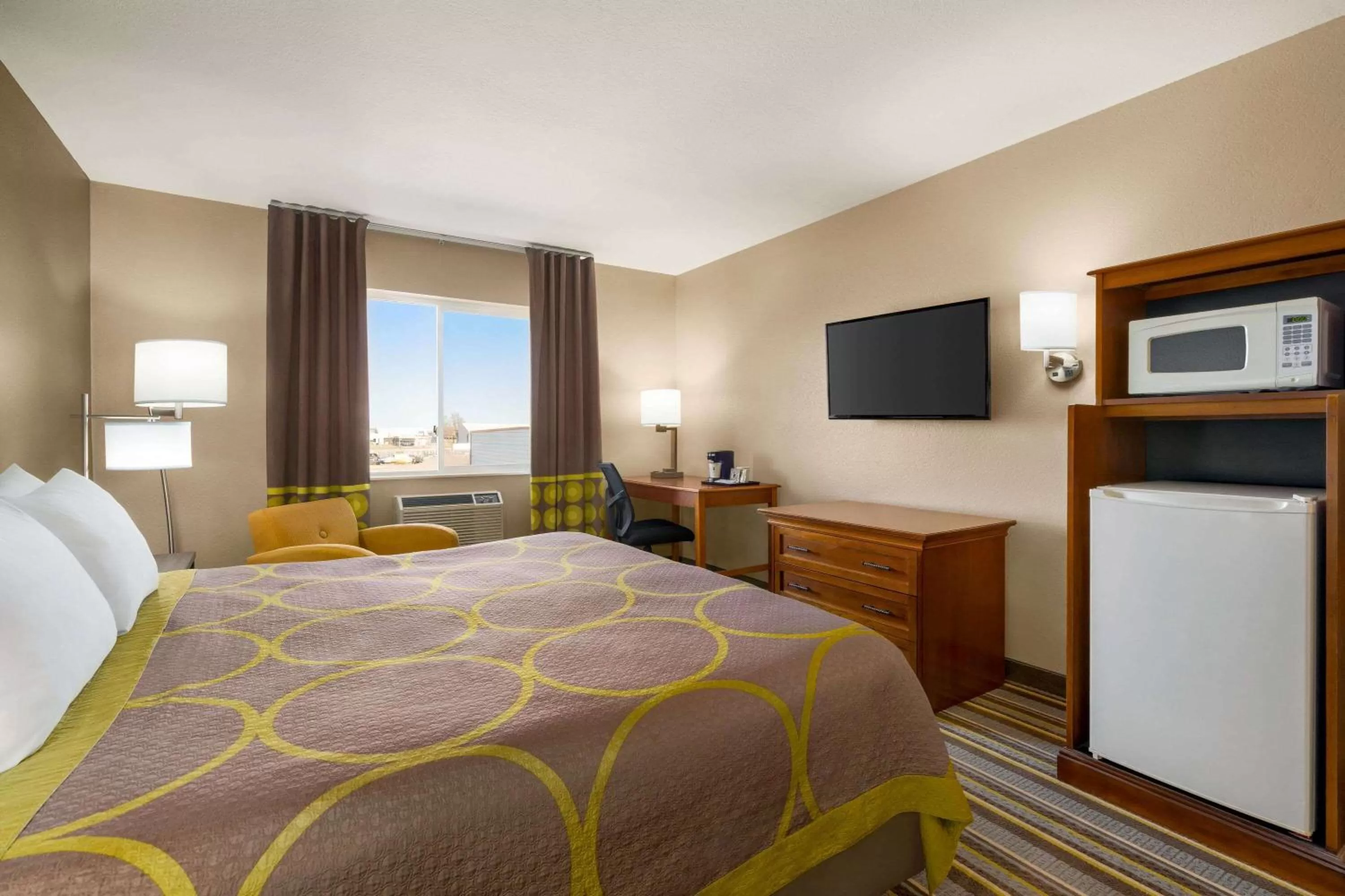 Photo of the whole room, Bed in Super 8 by Wyndham Liberal KS