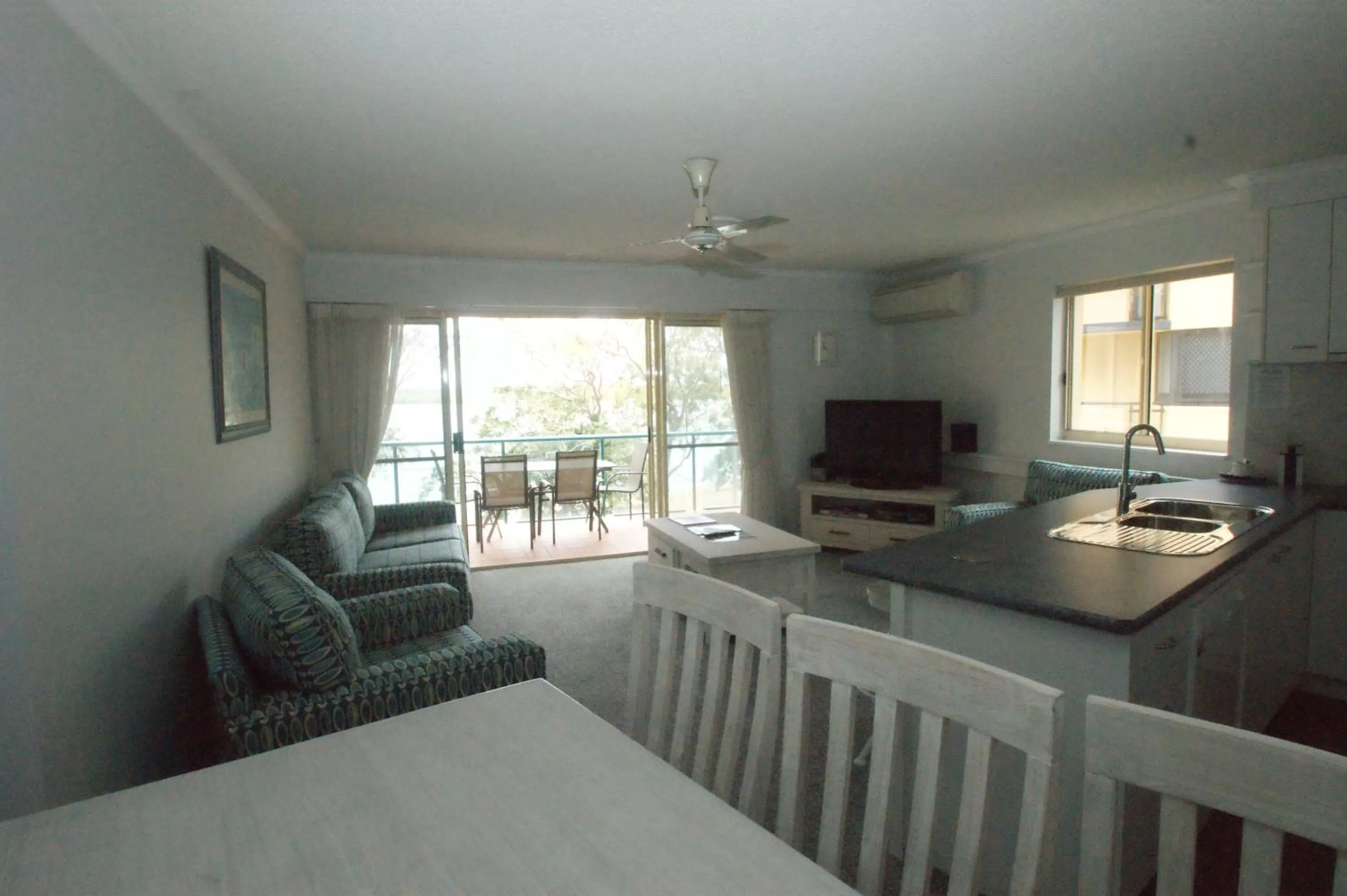 Patio, Bed in The Esplanade Riverview Holiday Apartments