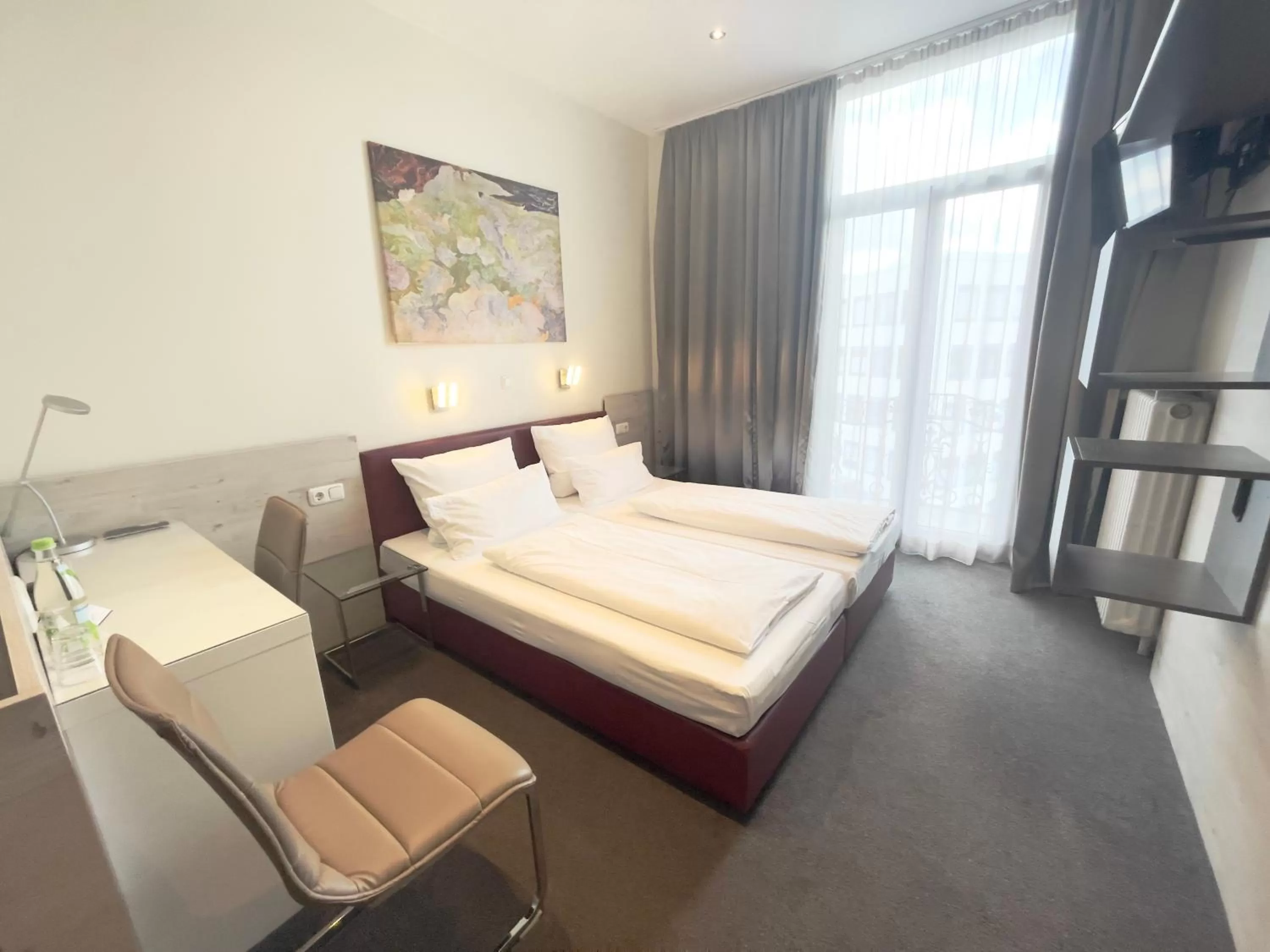 Photo of the whole room, Bed in Hotel Central