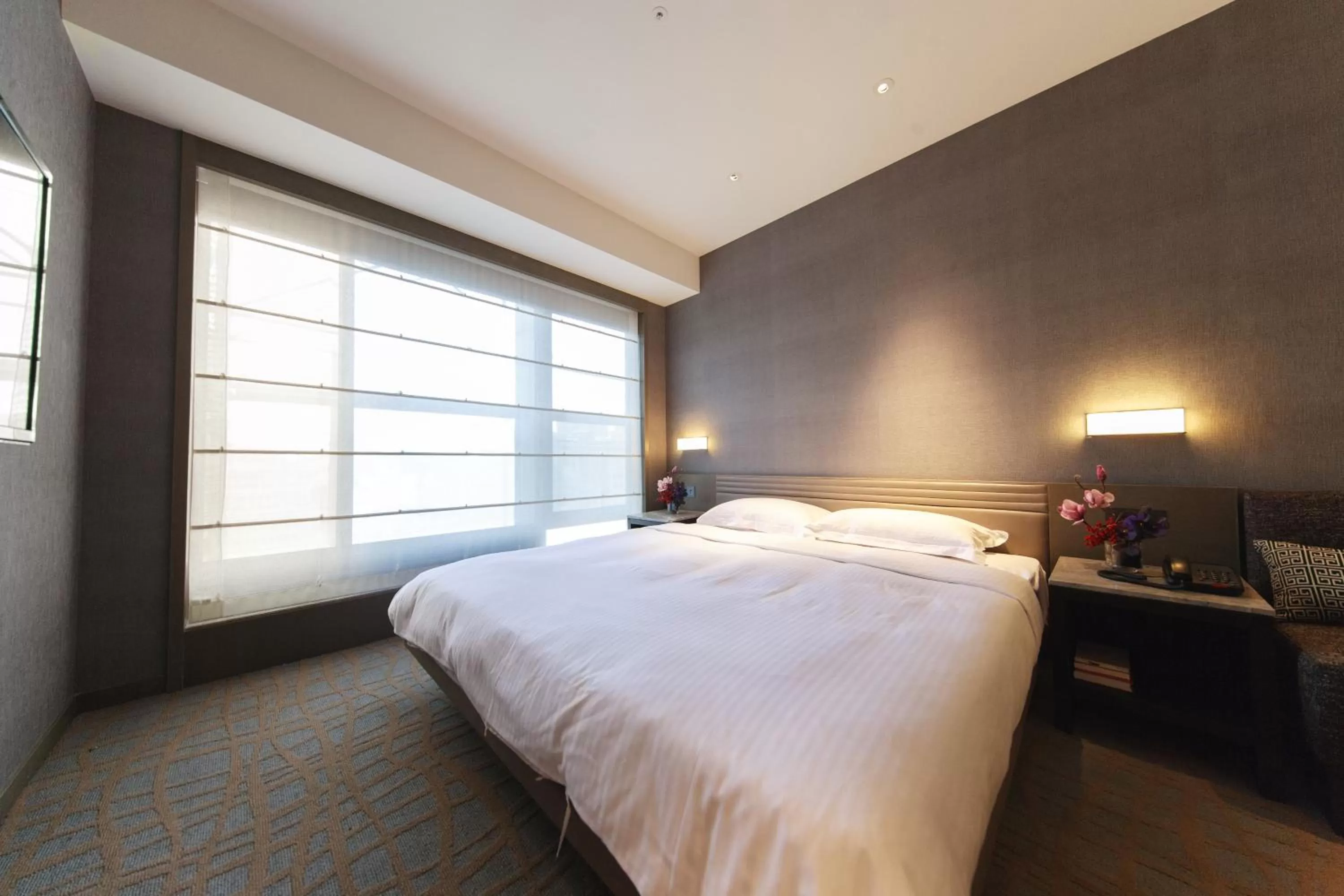 Bed in Hotel Midtown Richardson