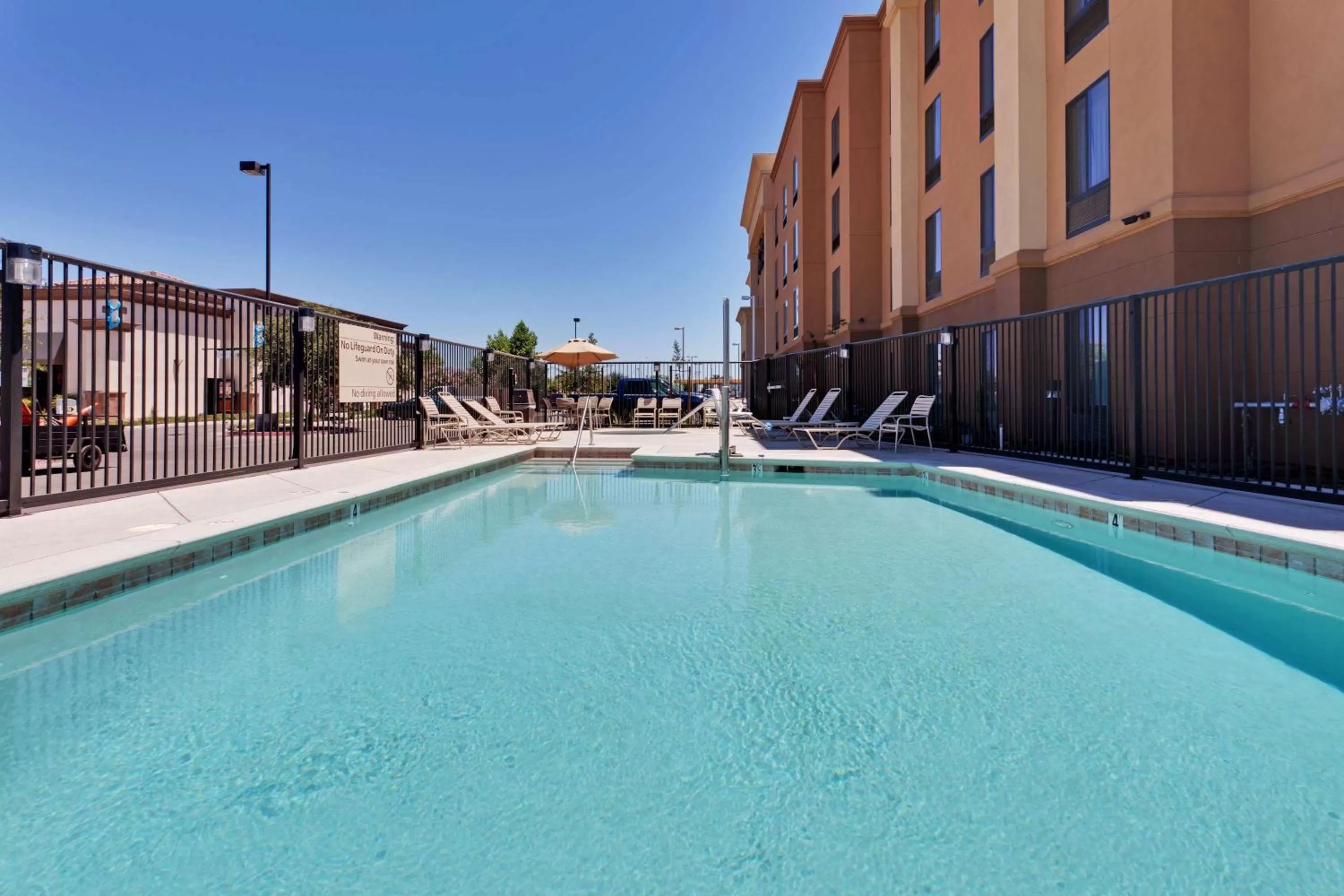 Pool view in Hampton Inn & Suites Fresno - Northwest