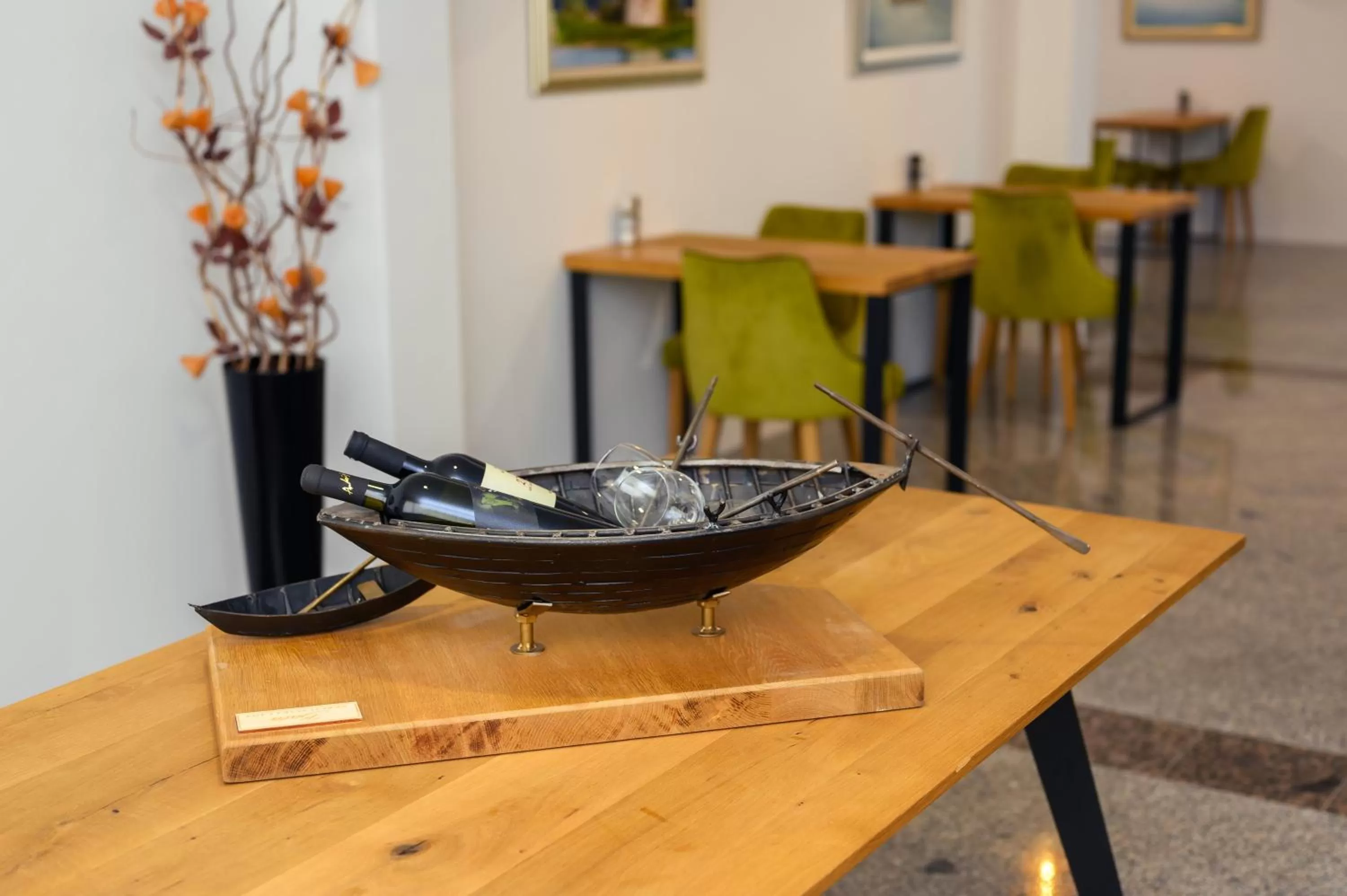 Restaurant/places to eat in Boutique rooms Kican