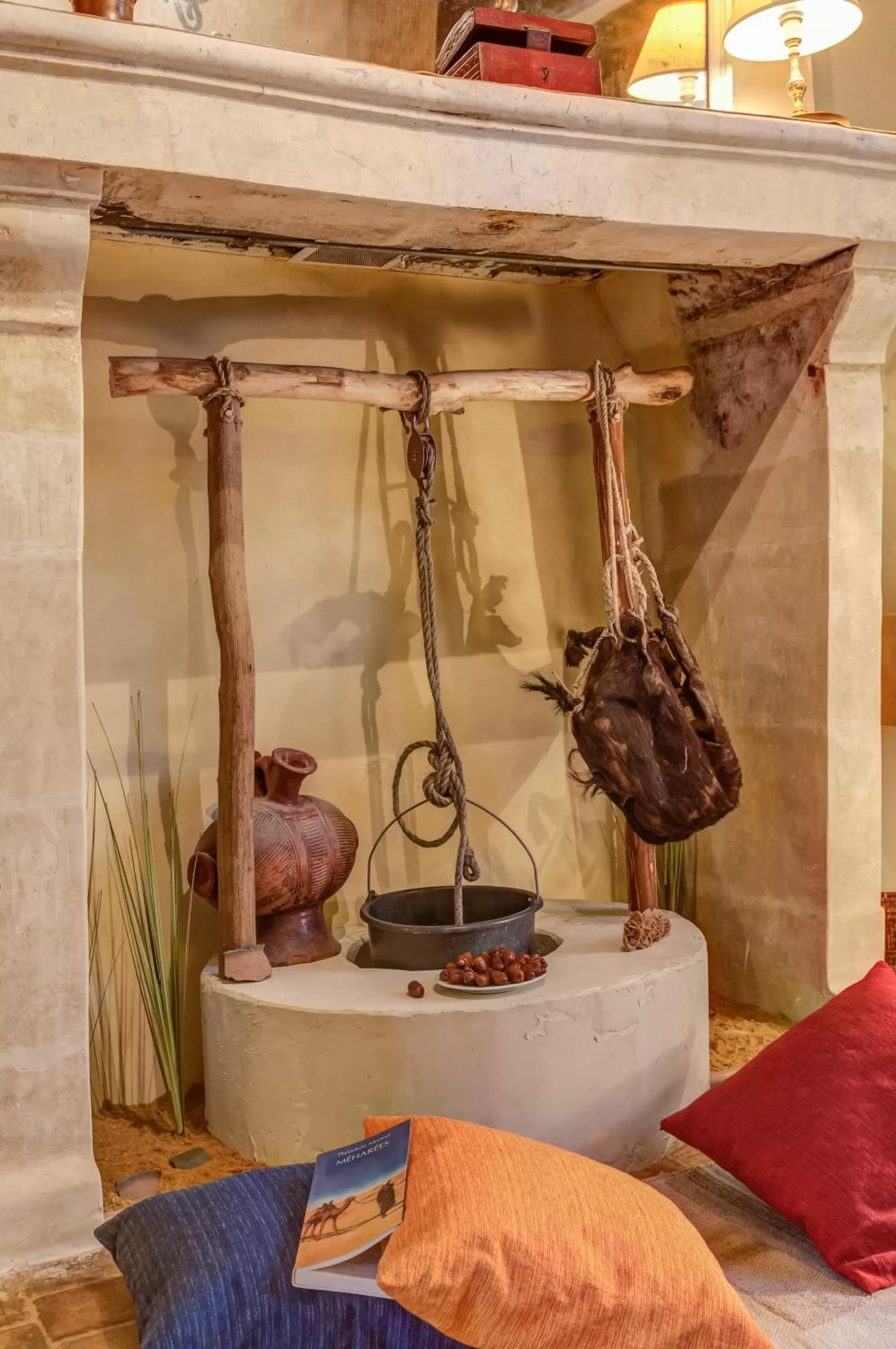 Decorative detail, Bed in Hôtel des 4 continents - Le Mans