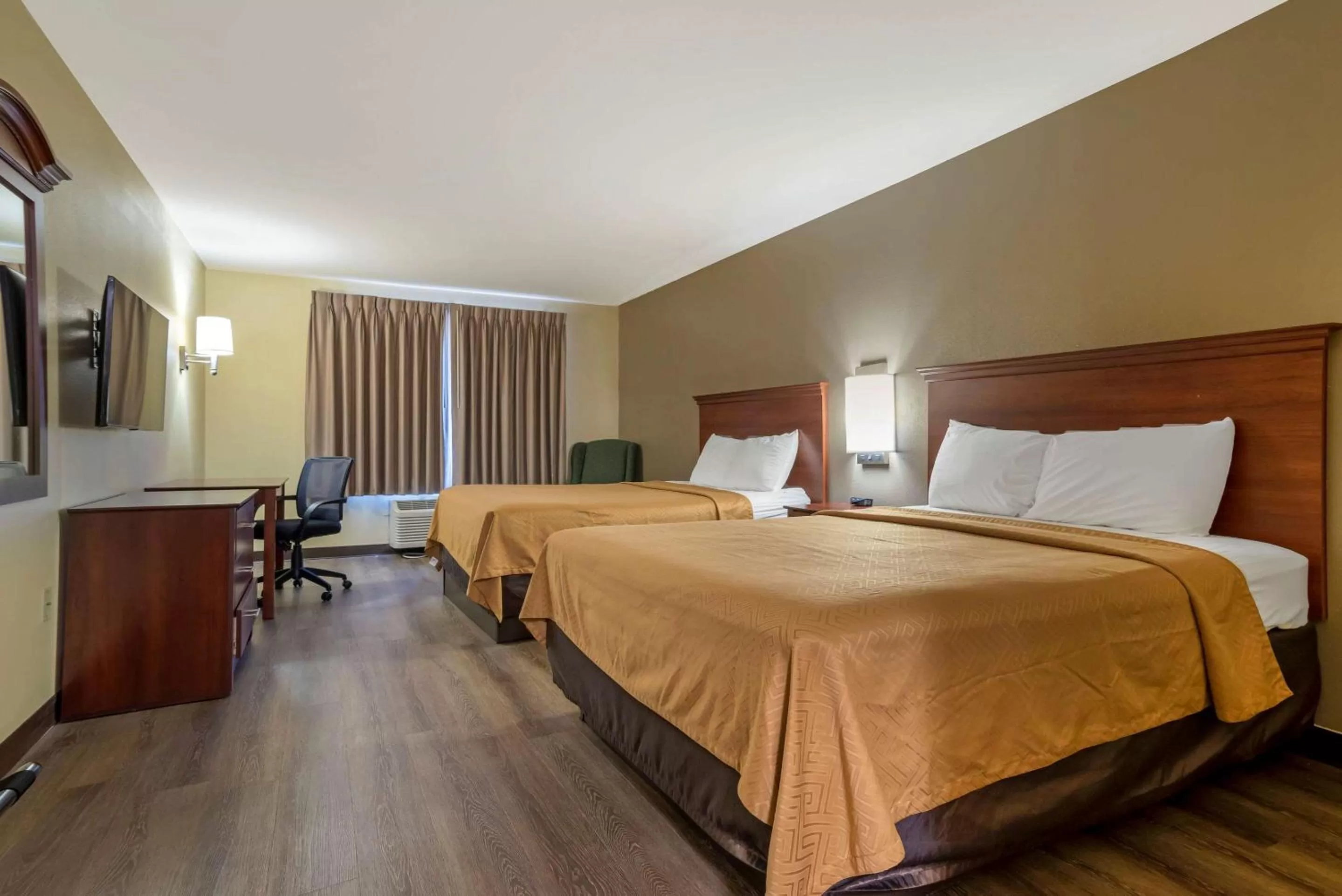 Photo of the whole room, Bed in Econo Lodge Inn & Suites Flowood - Jackson Northwest