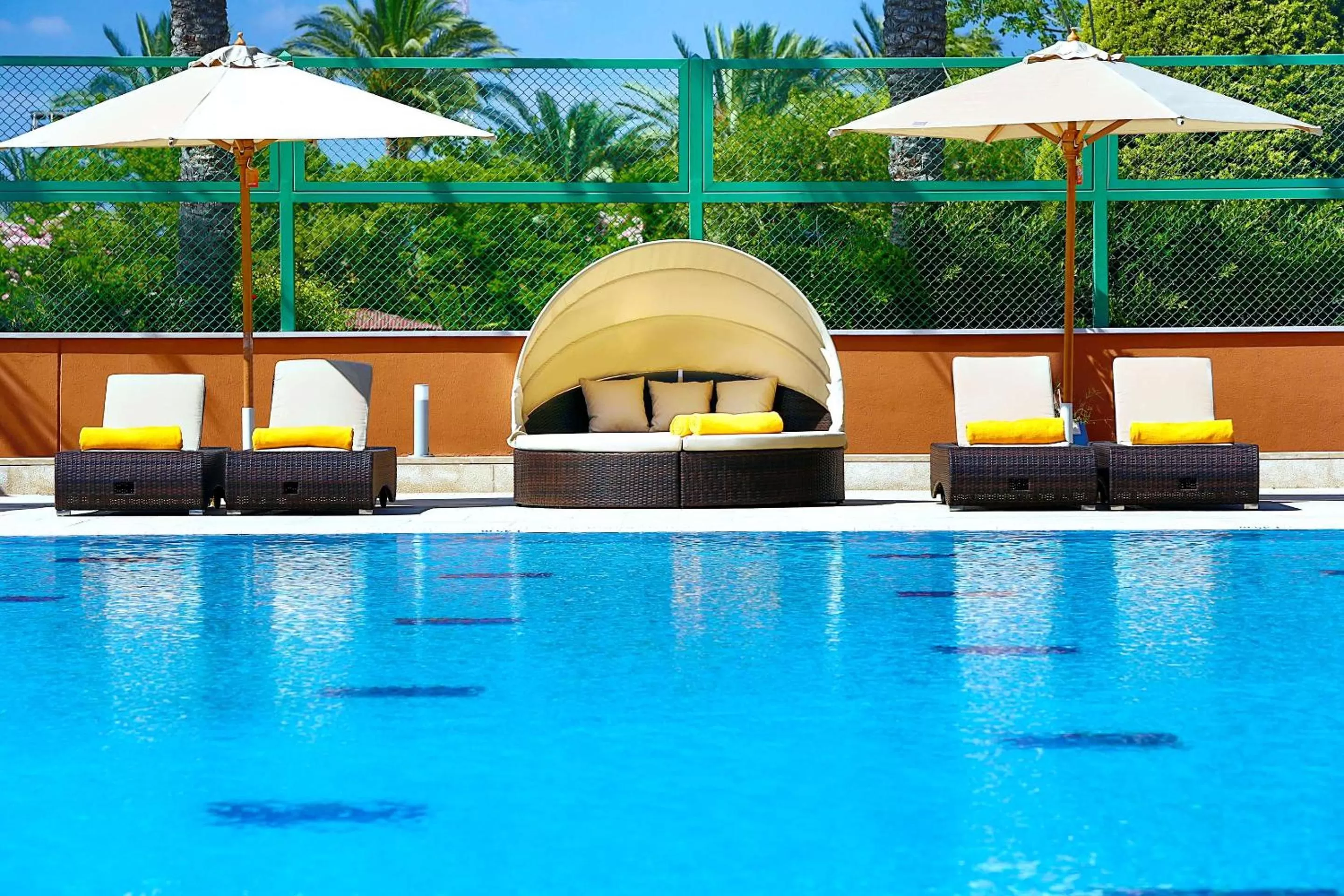 Pool view in Hilton Alexandria King's Ranch Hotel