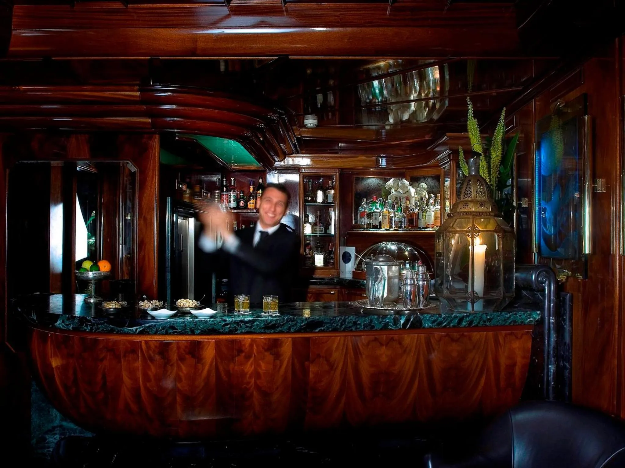 Nightclub / DJ, Lounge/Bar in Suite Valadier