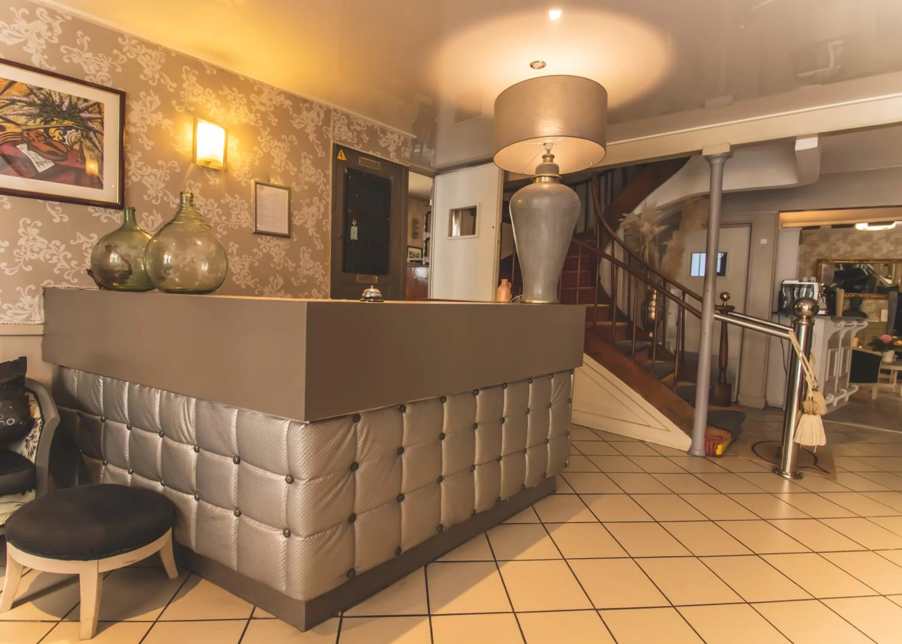 Lobby or reception in Hôtel De La Banniere De France