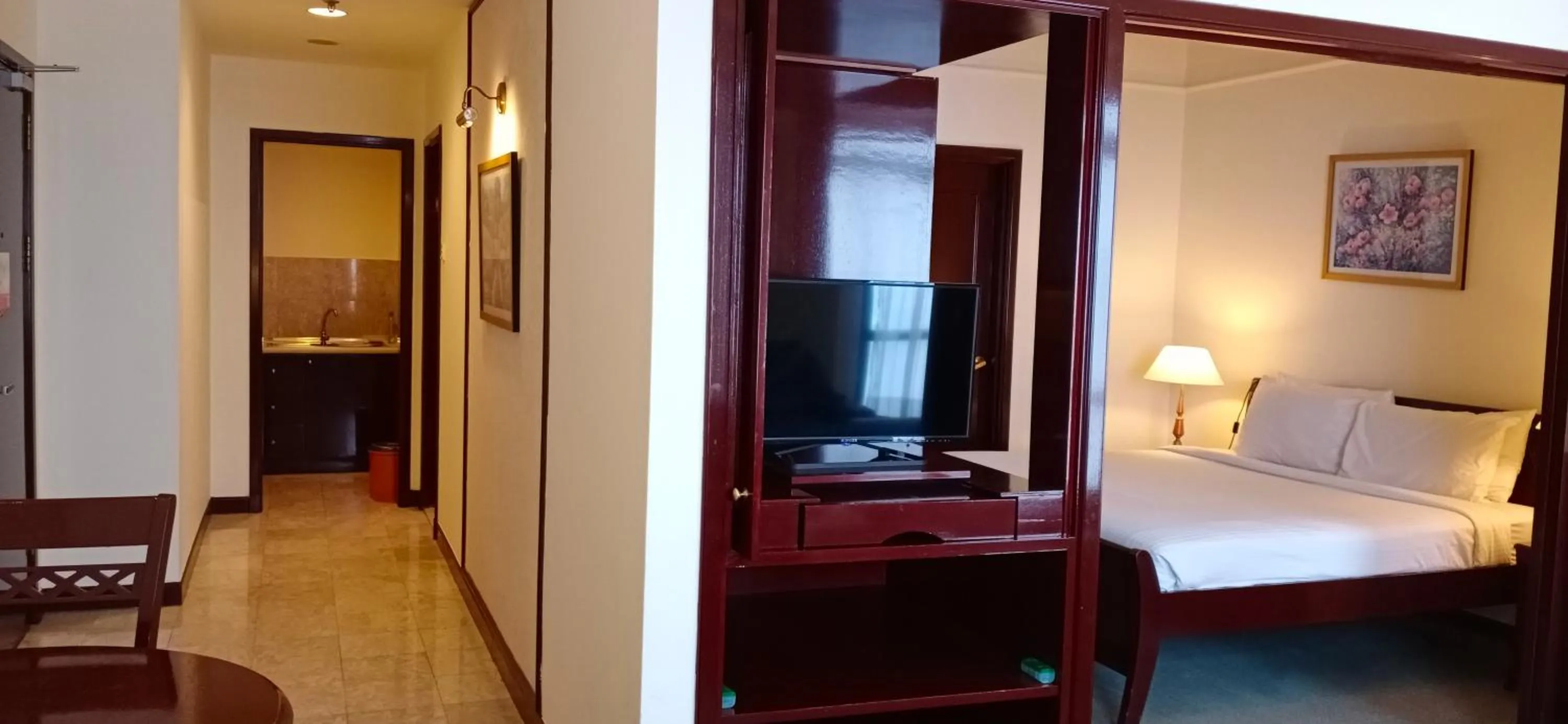 Bed, TV/Entertainment Center in Times Square Private Service Suite At KL