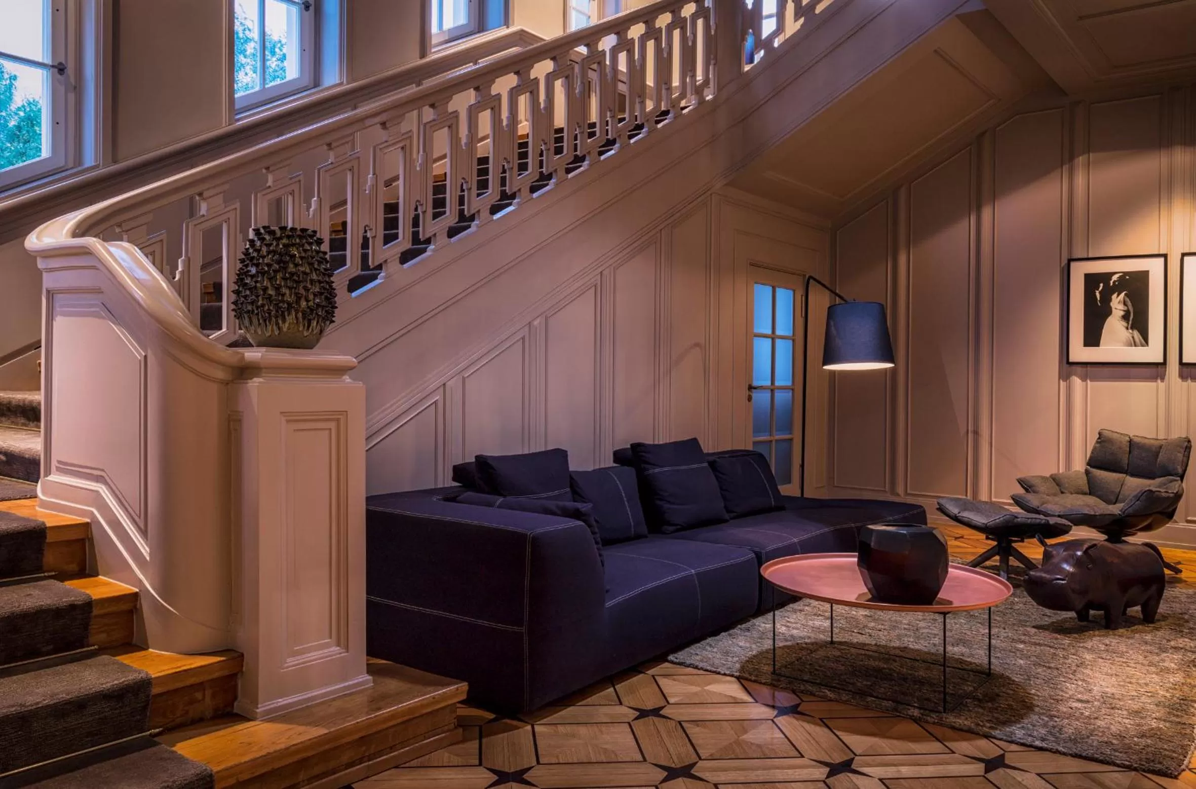 Library in SO/ Berlin Das Stue