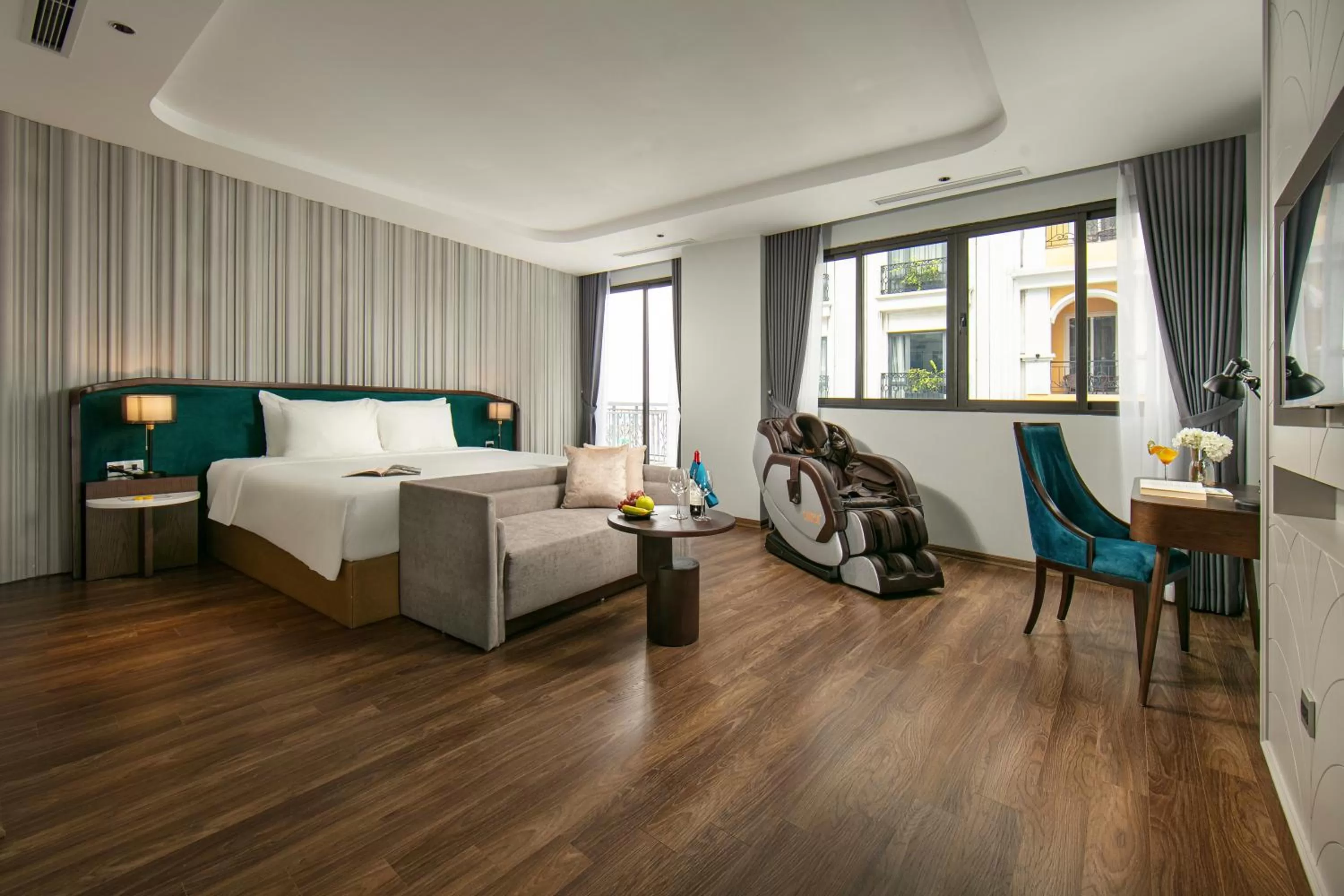 Bed in MAY DE VILLE Lakeside Hotel