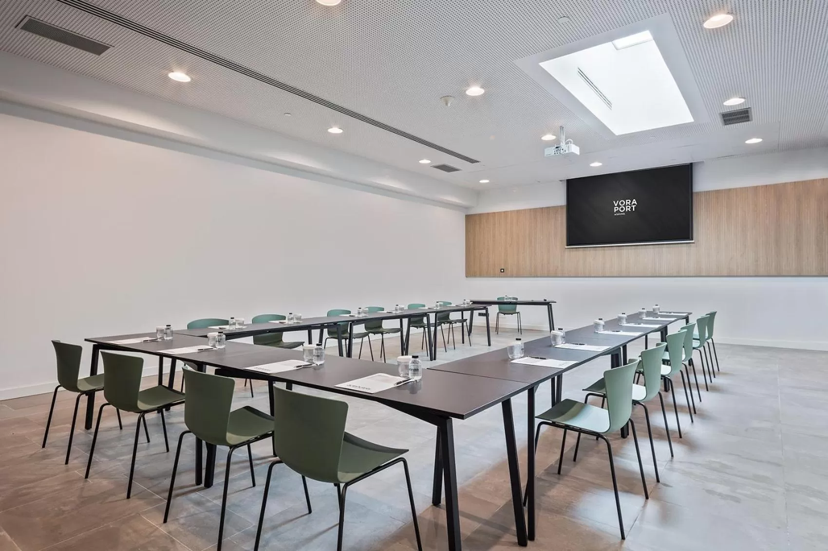 Business facilities in Acta Voraport