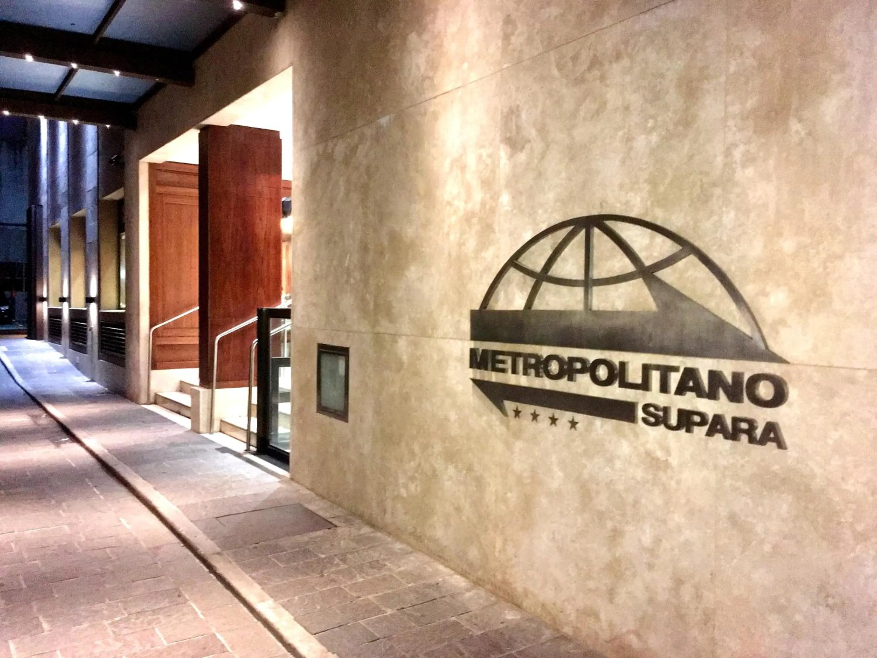 Facade/entrance in Hotel Metropolitano Supara
