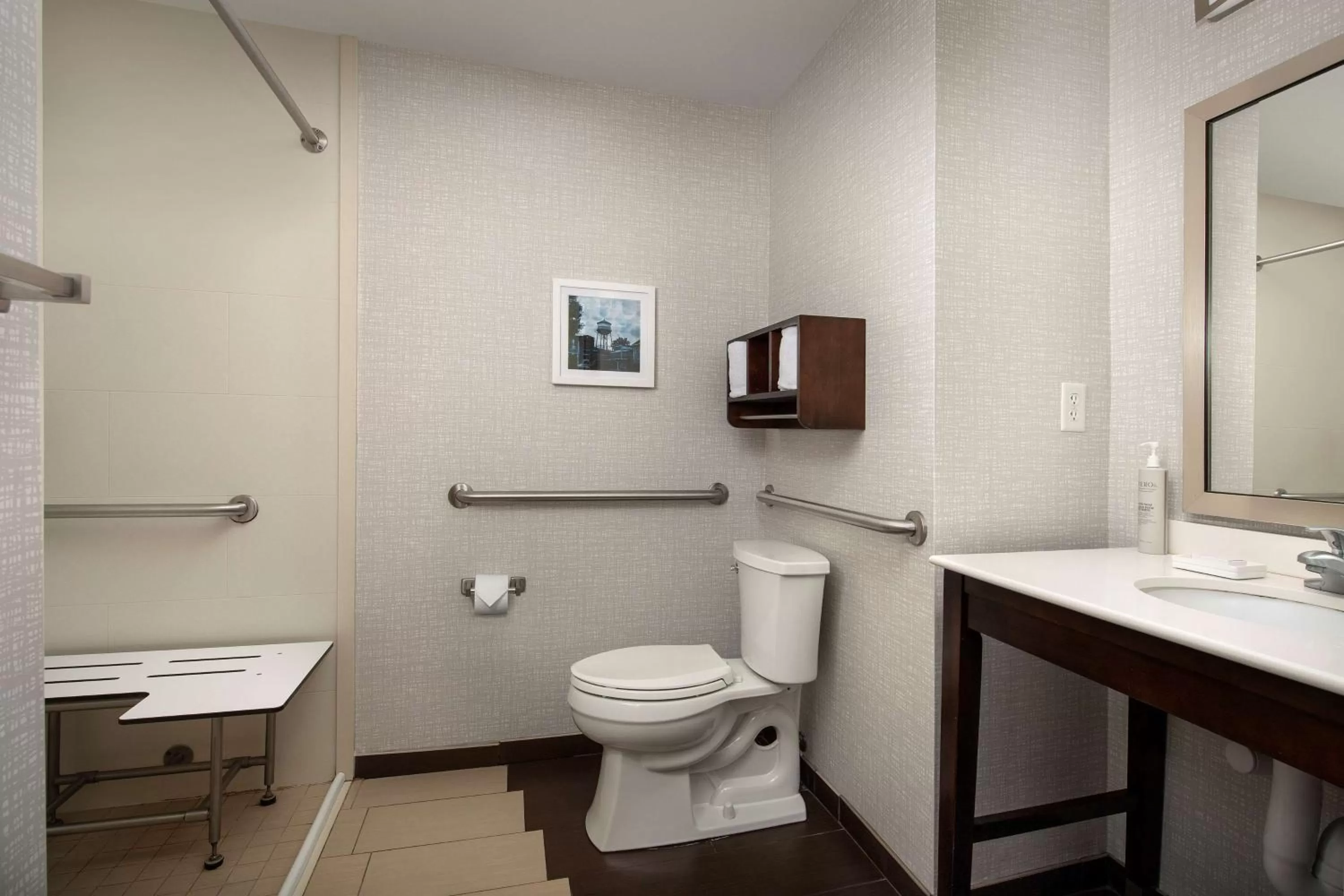 Bathroom in Hampton Inn Knoxville Clinton I-75