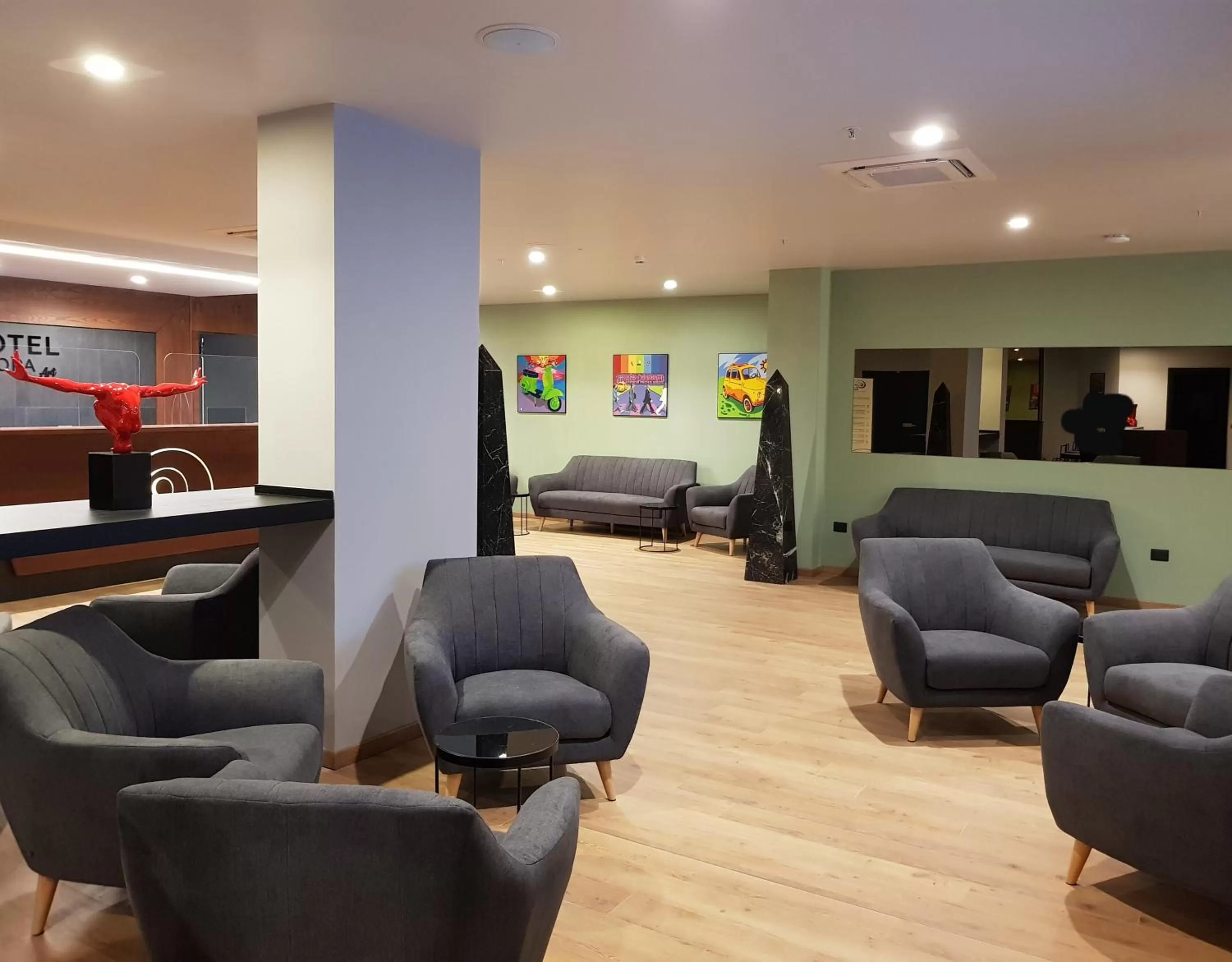 Communal lounge/ TV room in Hotel Europa Art Caserta