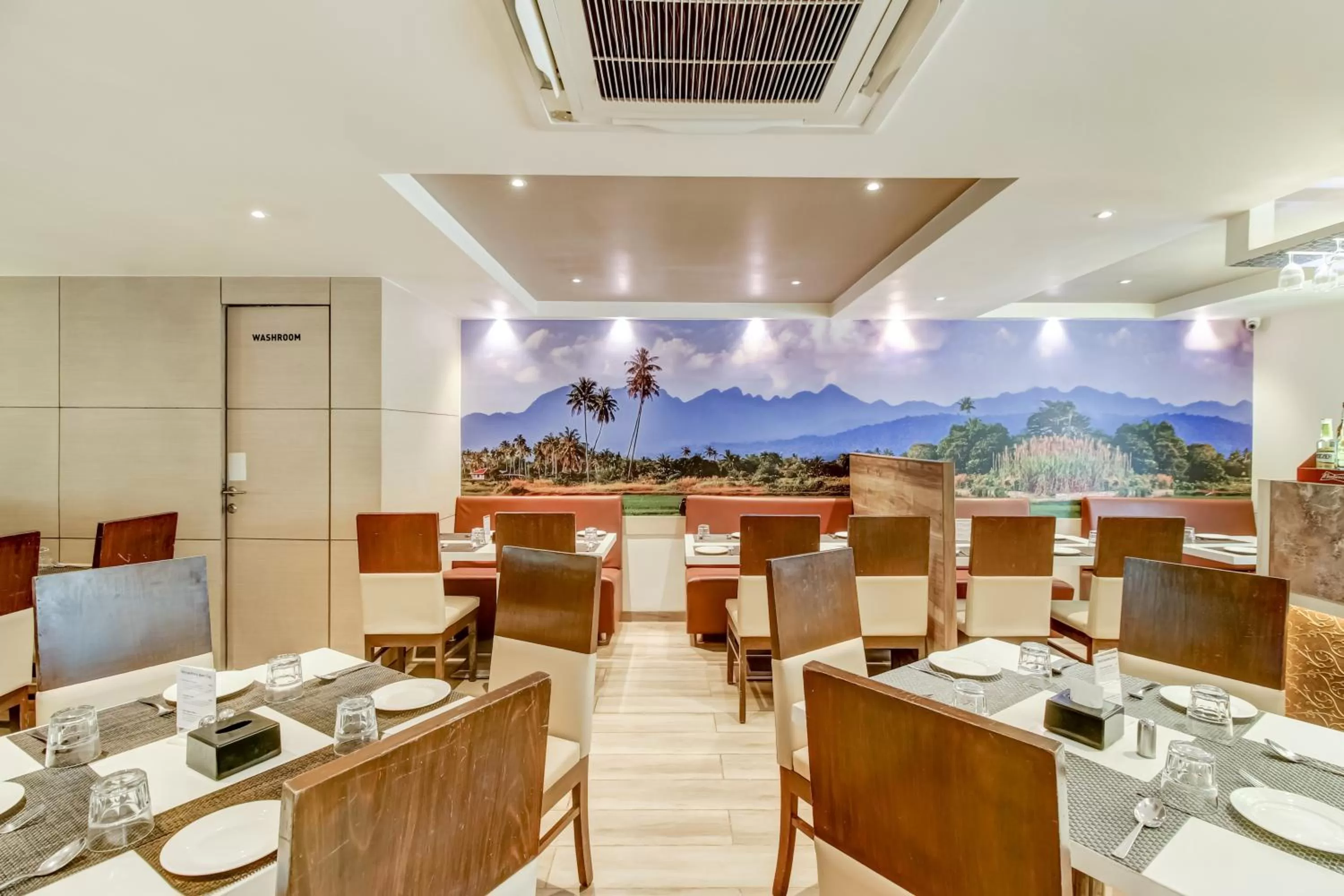 Restaurant/Places to Eat in Grand Mookambika