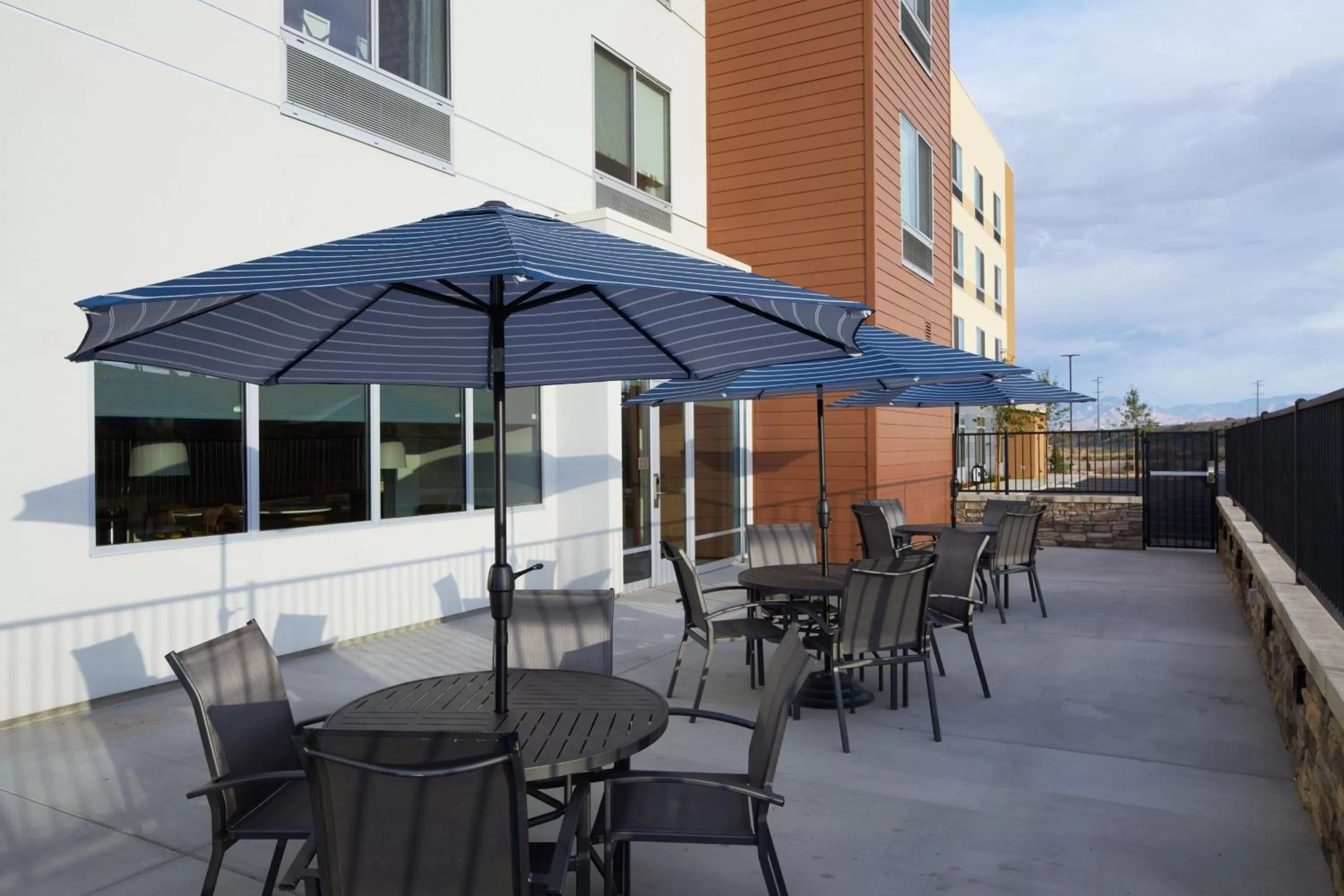 Restaurant/places to eat in Fairfield by Marriott Inn & Suites Palmdale West