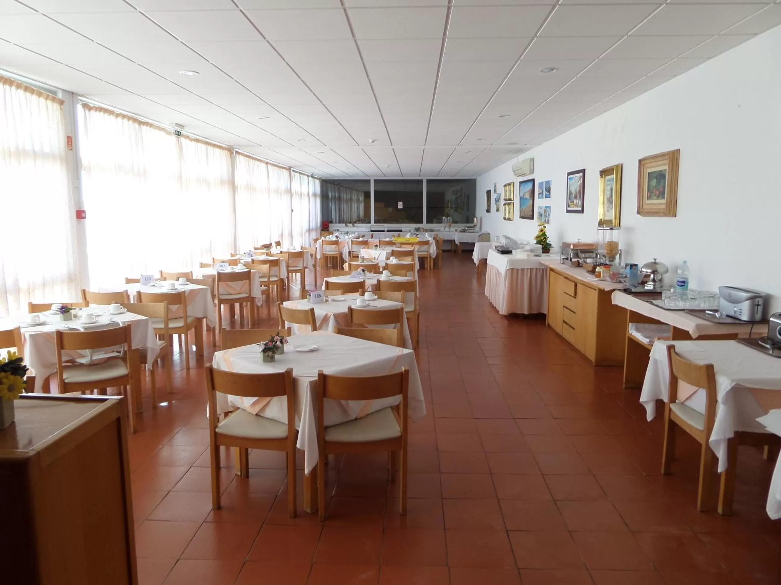 Restaurant/places to eat in Aparthotel Navigator