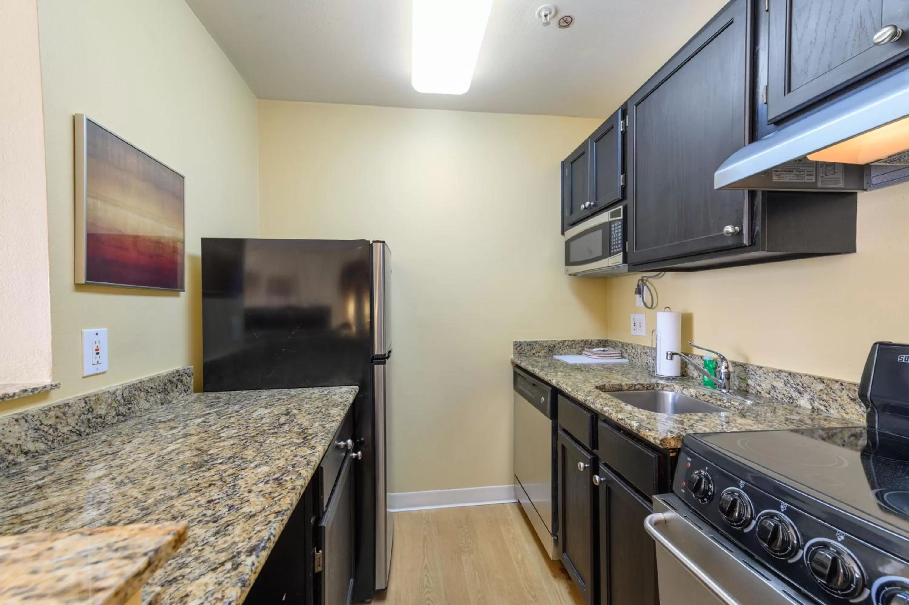 Kitchen or kitchenette in Extended Stay America Suites - Atlanta - Norcross - Peachtree Corners