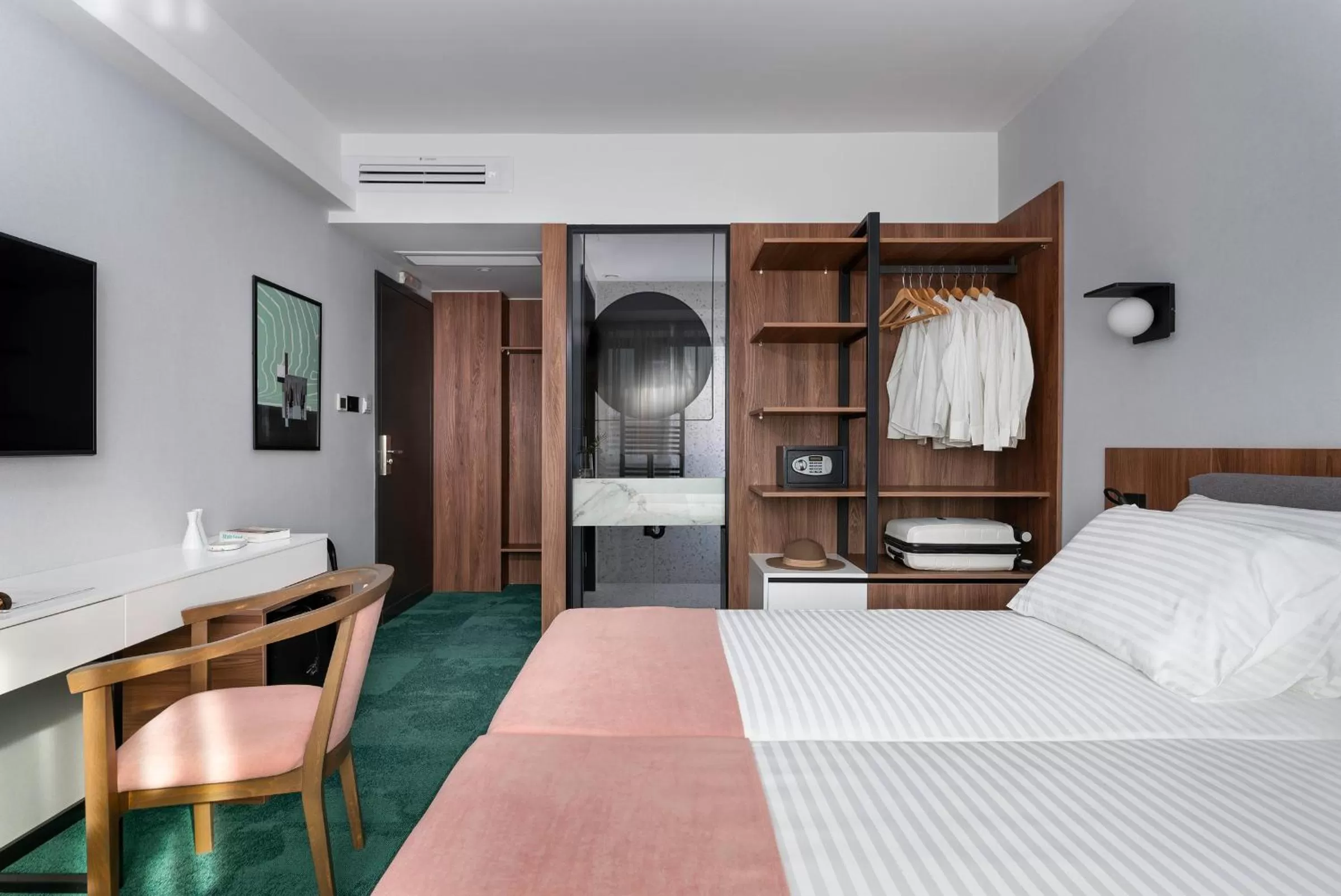 Photo of the whole room, Bed in Hotel Tim's