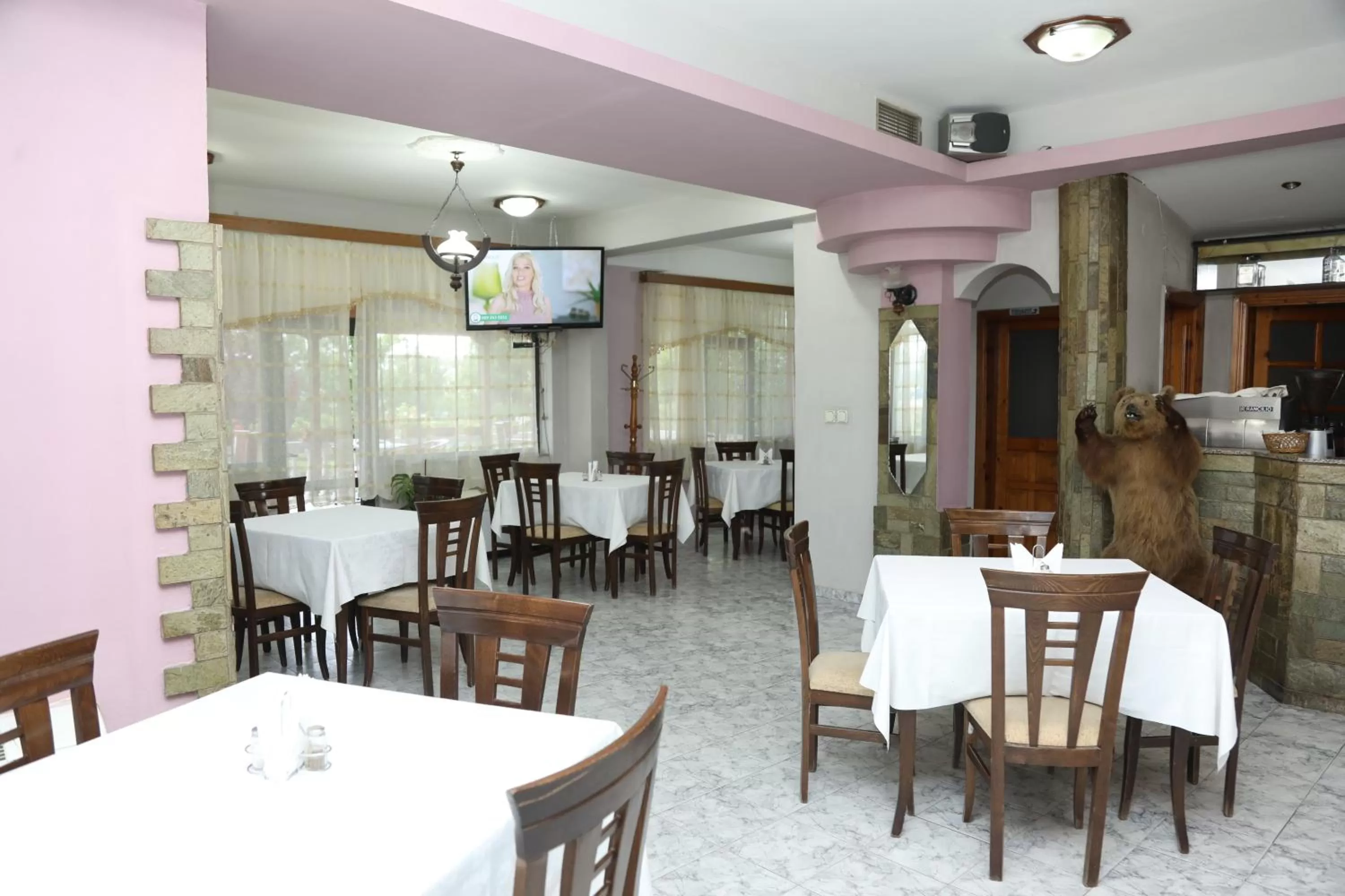 Restaurant/places to eat in Hotel Villa Kabashi