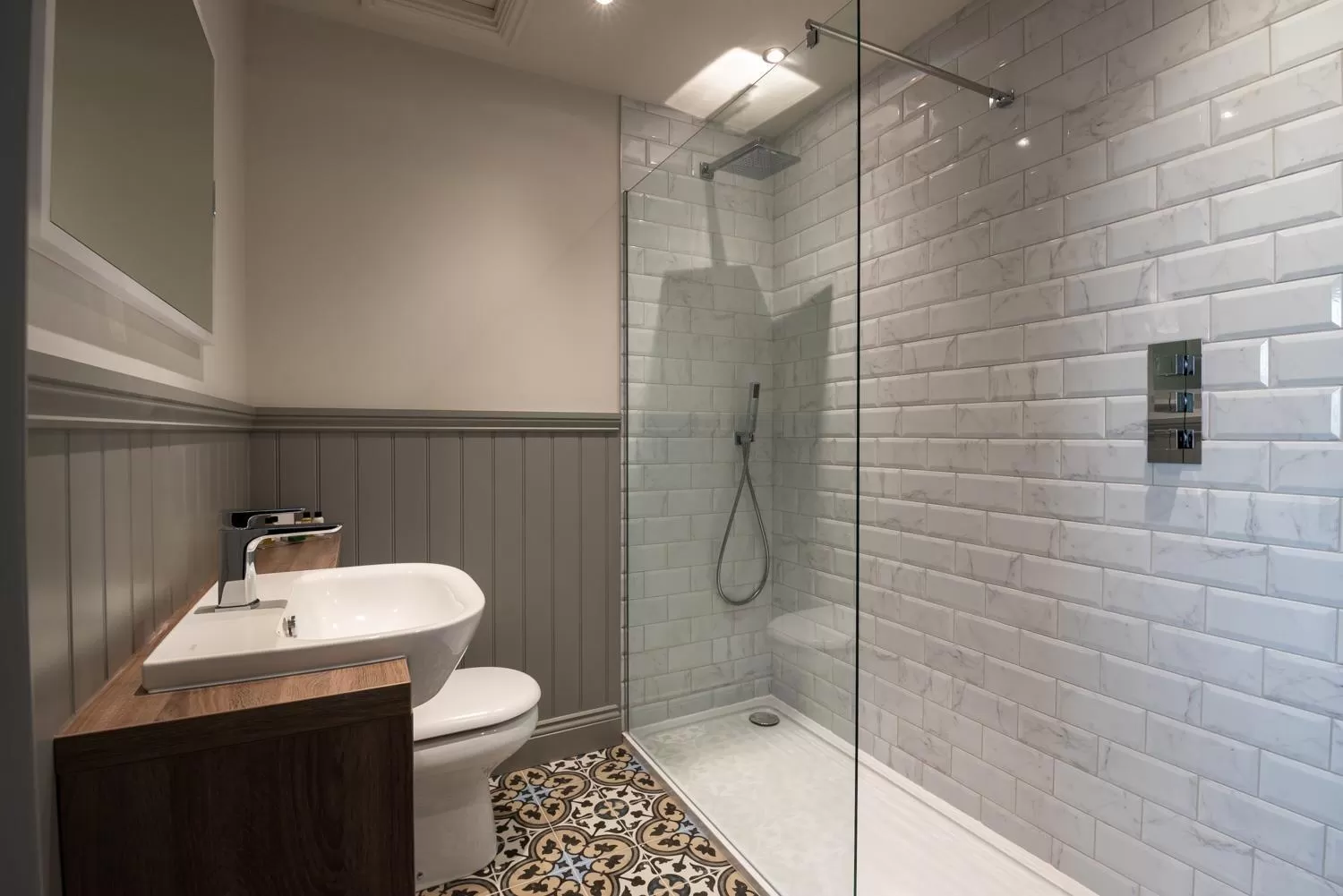 Shower, Bathroom in The Lodge