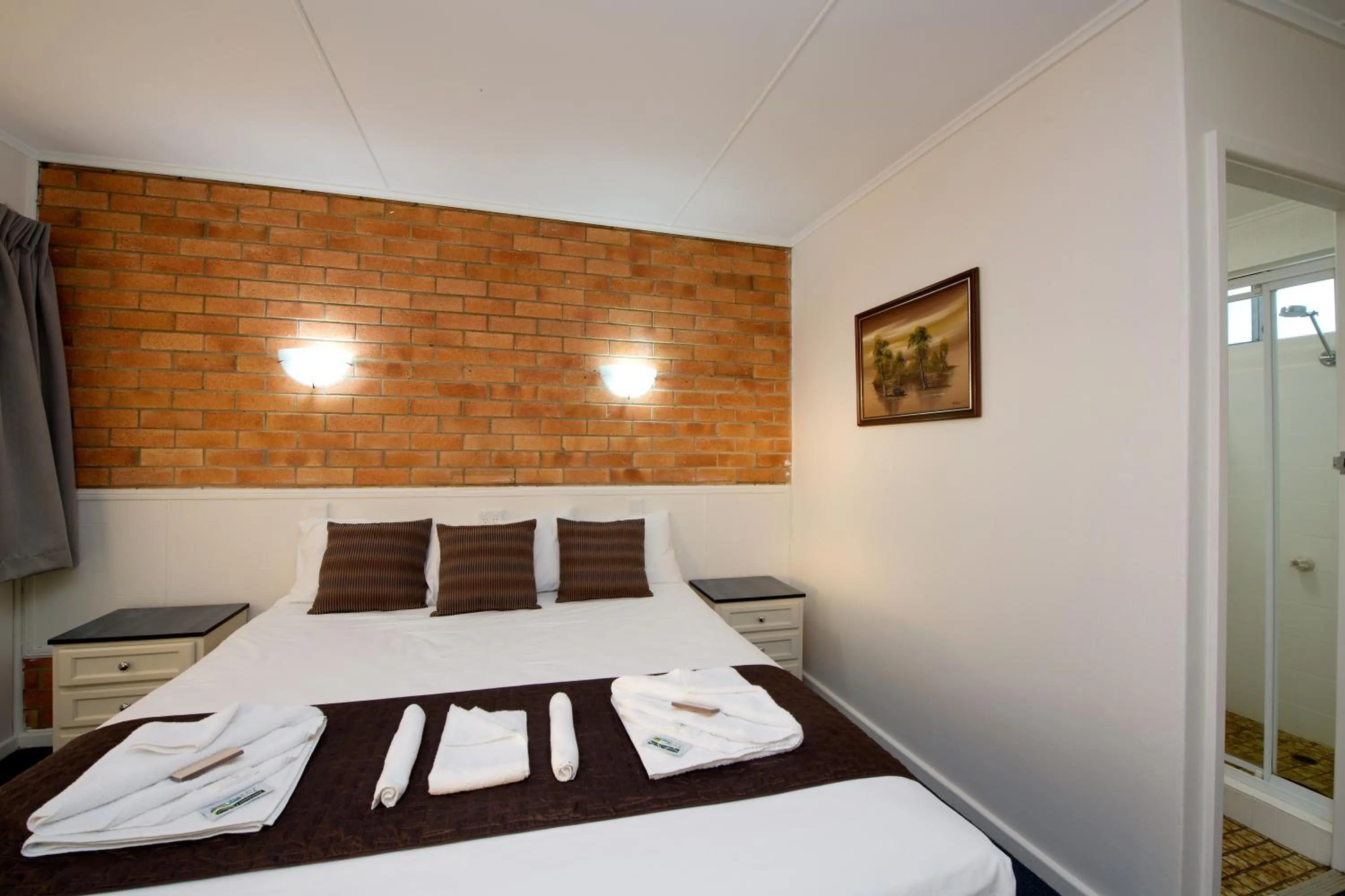 Bed in Mineral Sands Motel