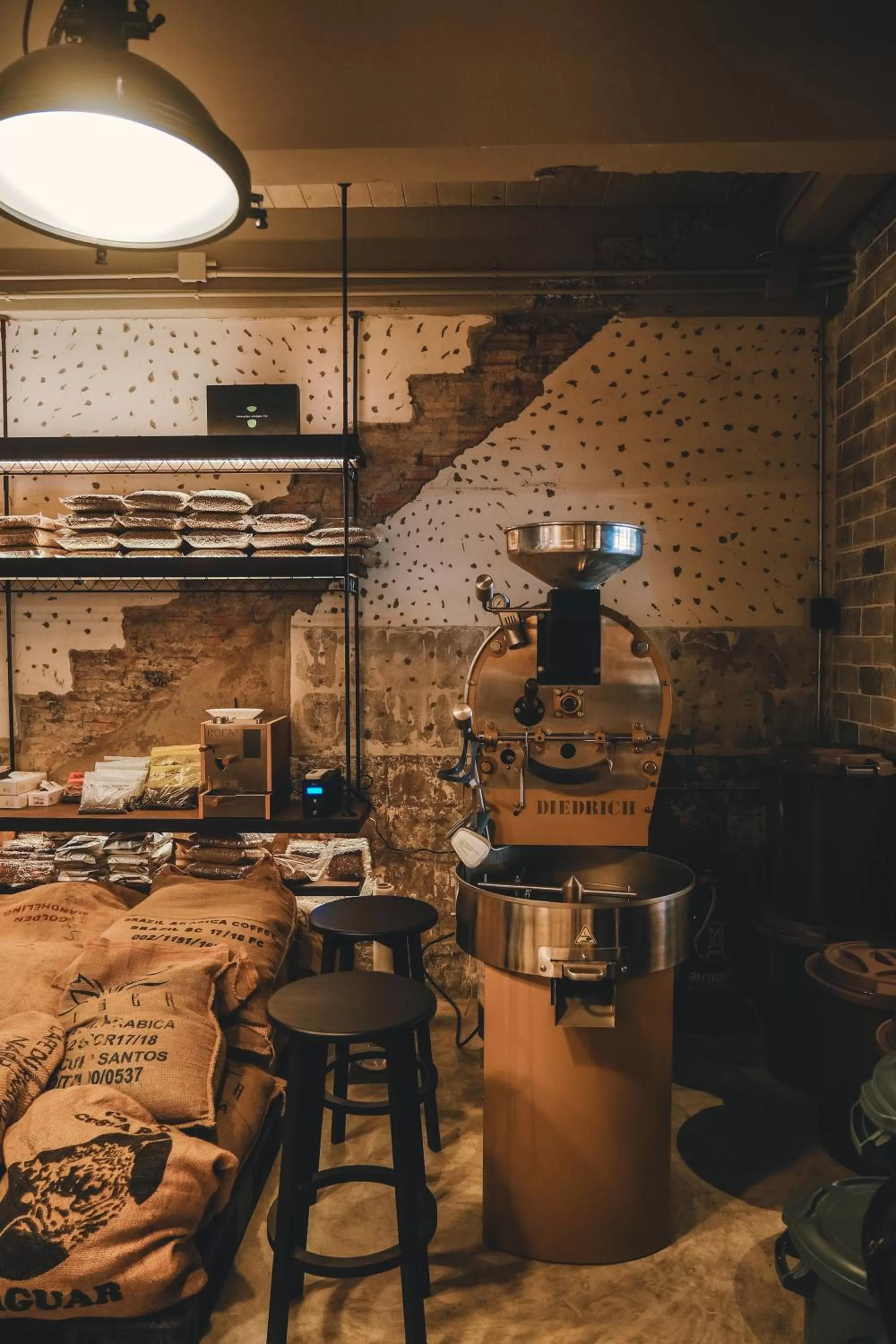 Restaurant/places to eat in Family Tree Hotel