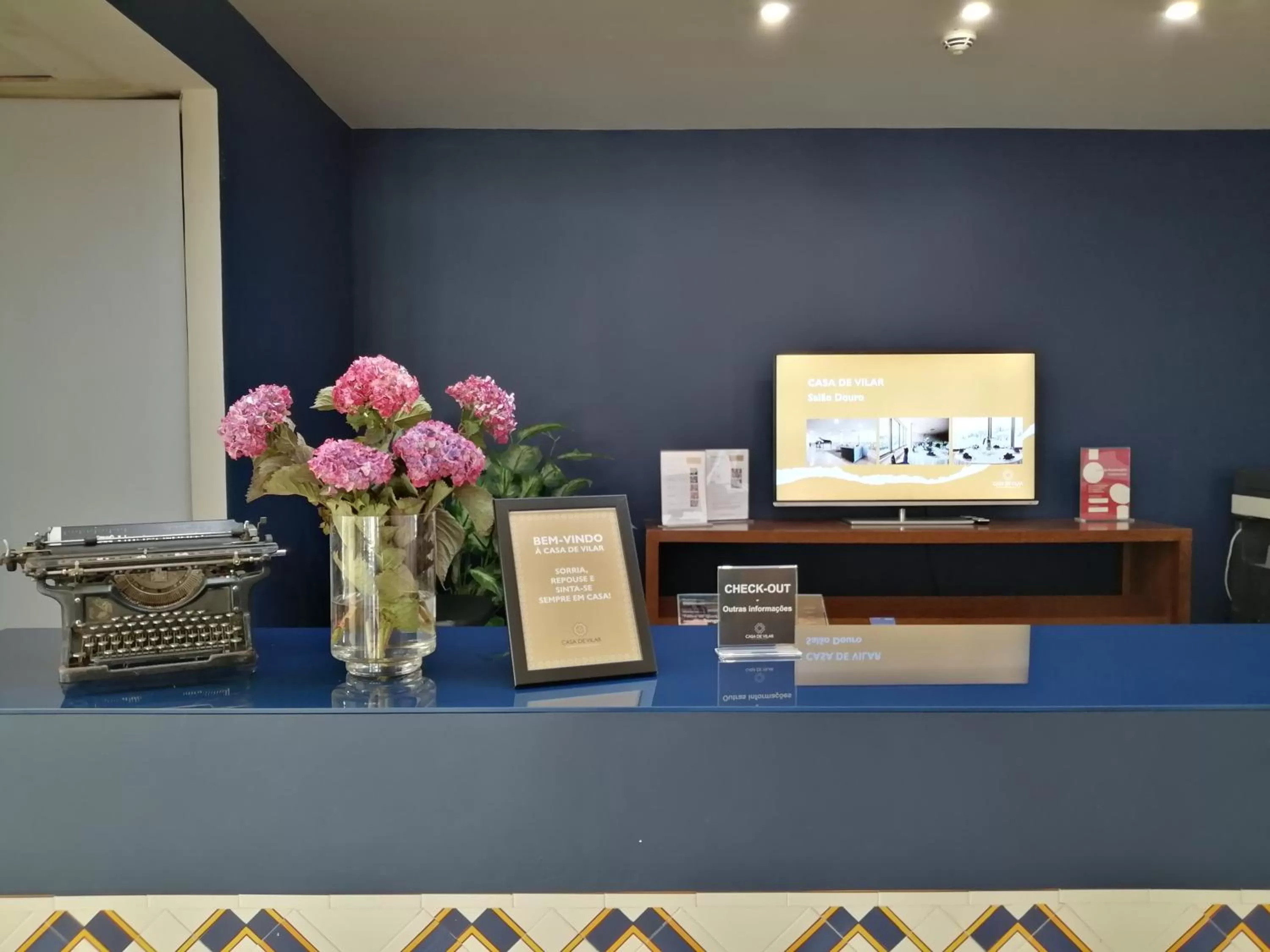 Lobby or reception in Vilar Oporto Hotel