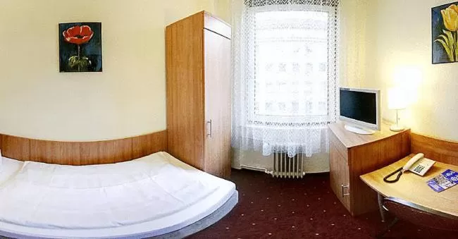 Photo of the whole room, Bed in Hotel Continental