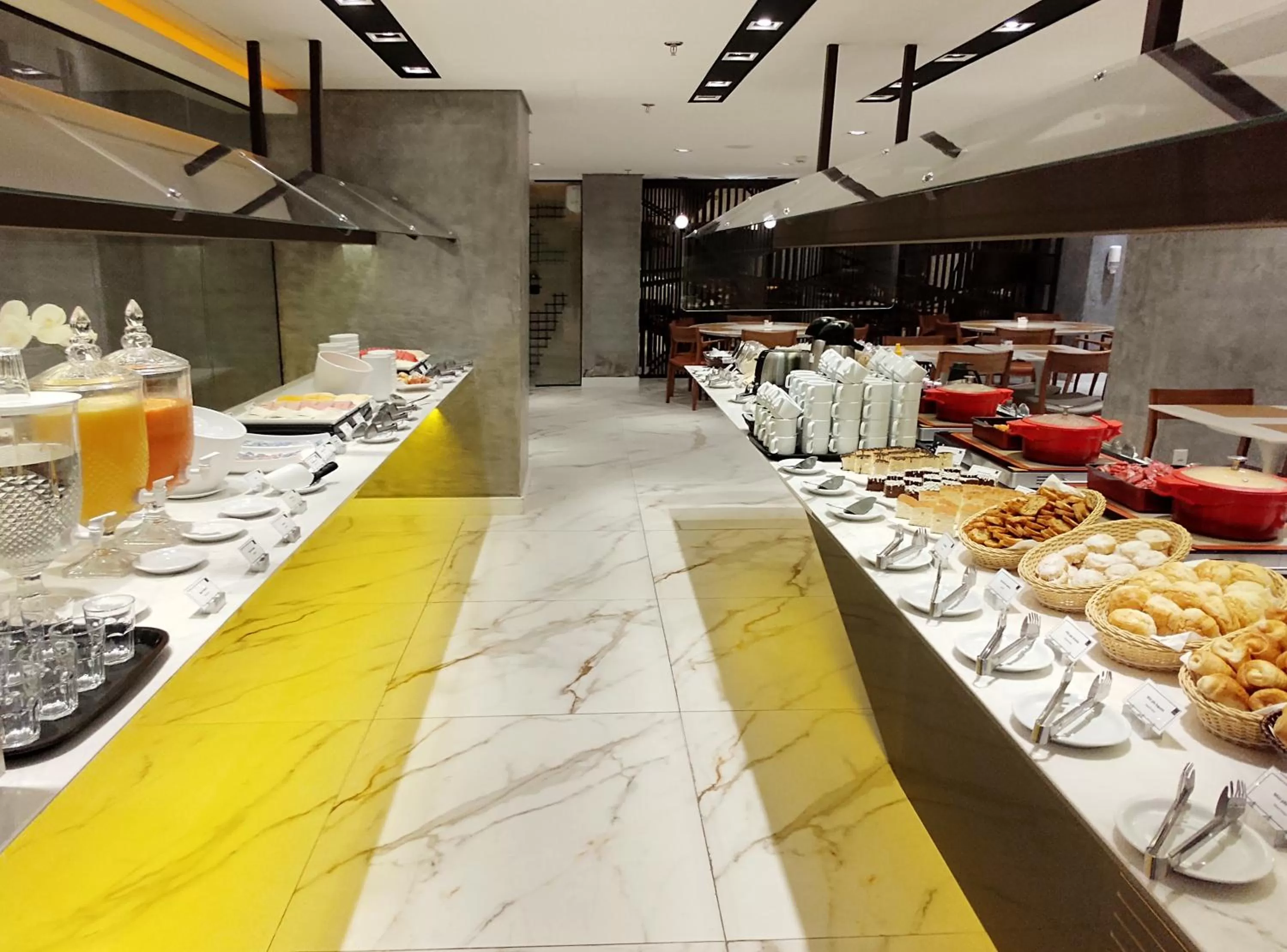 Restaurant/places to eat in Lets Idea Brasília Hotel