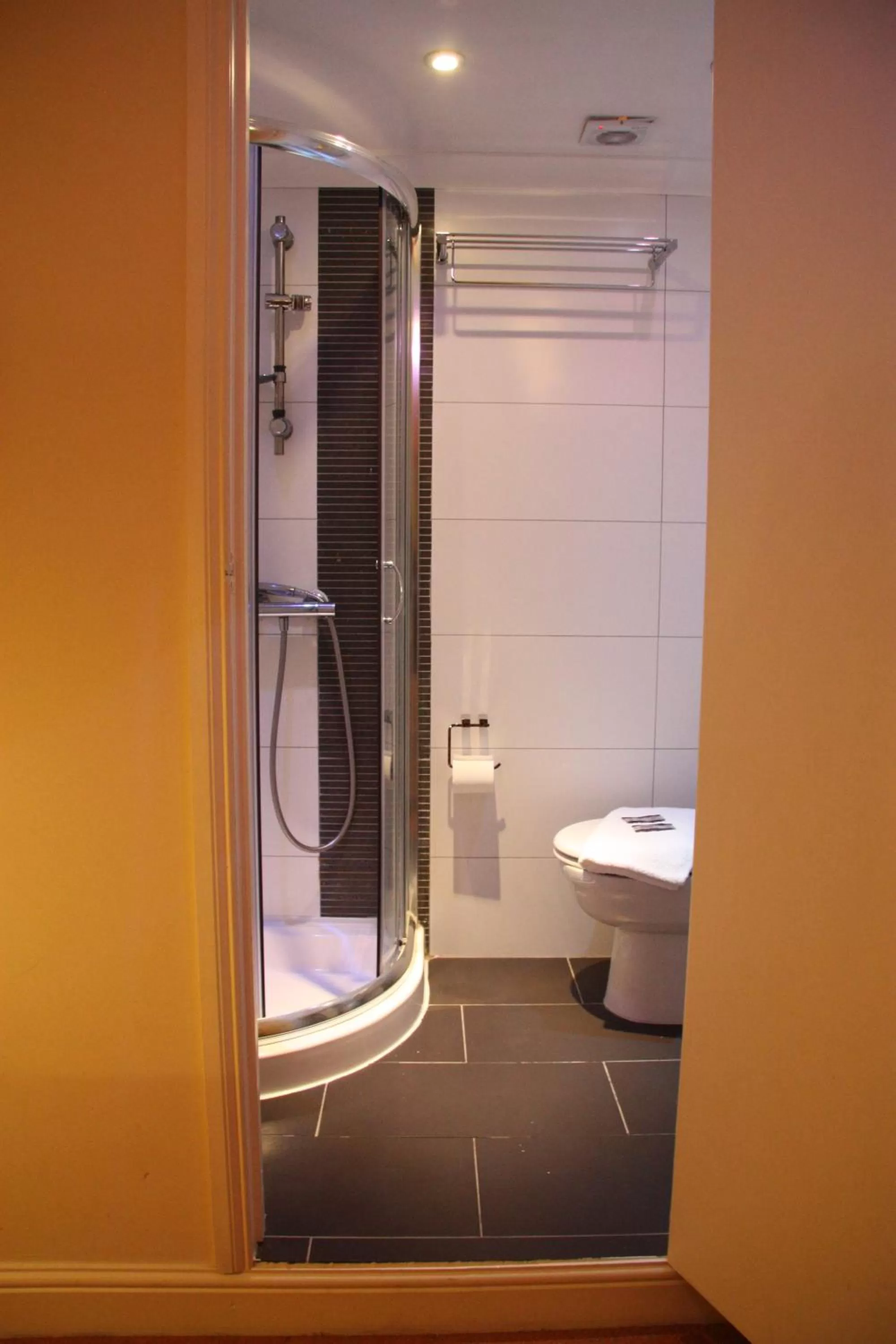 Bathroom in Admiral Hotel at Park Avenue