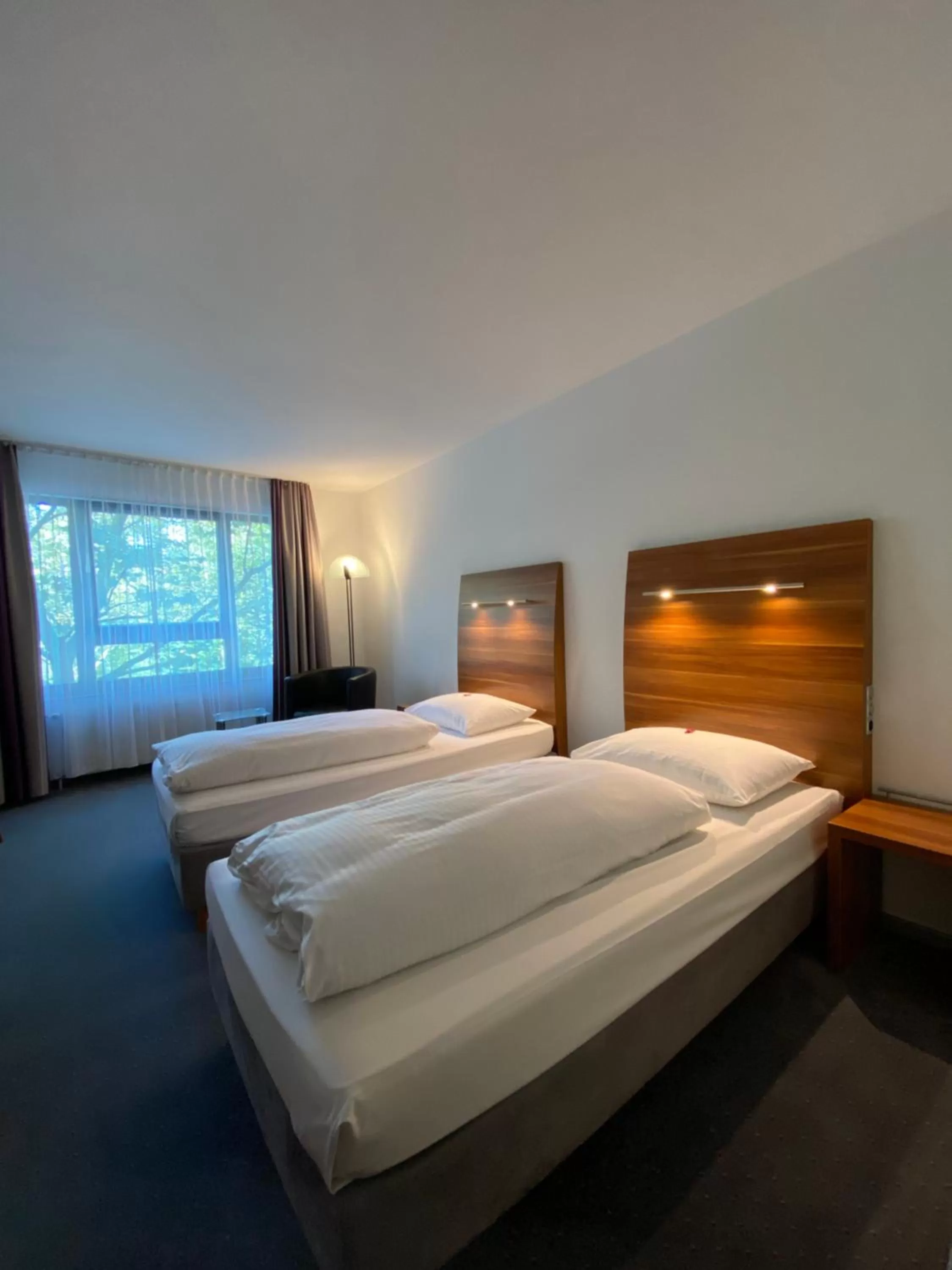 Photo of the whole room, Bed in City Hotel Fortuna Reutlingen