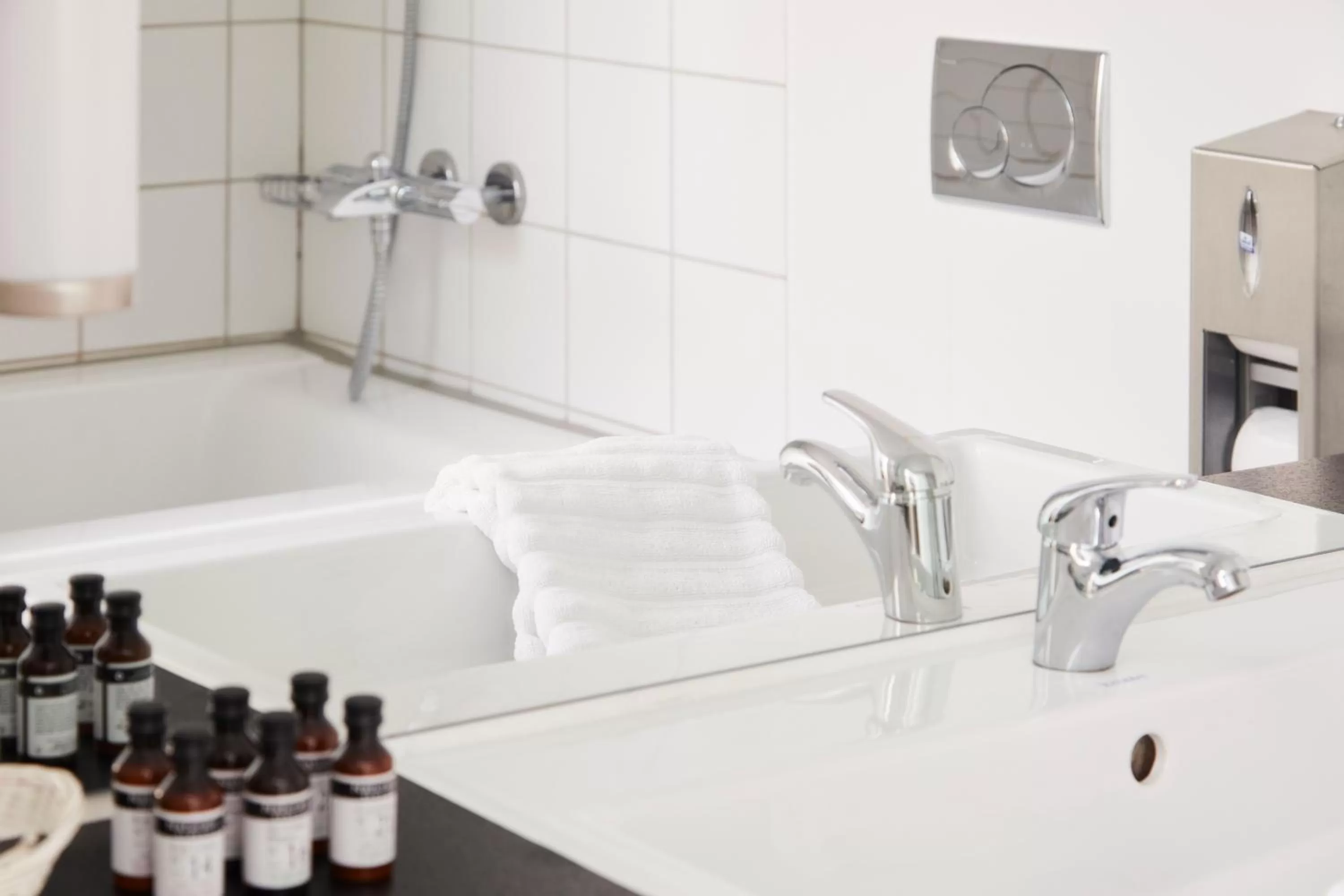 Bathroom in Best Western ToRVEhallerne