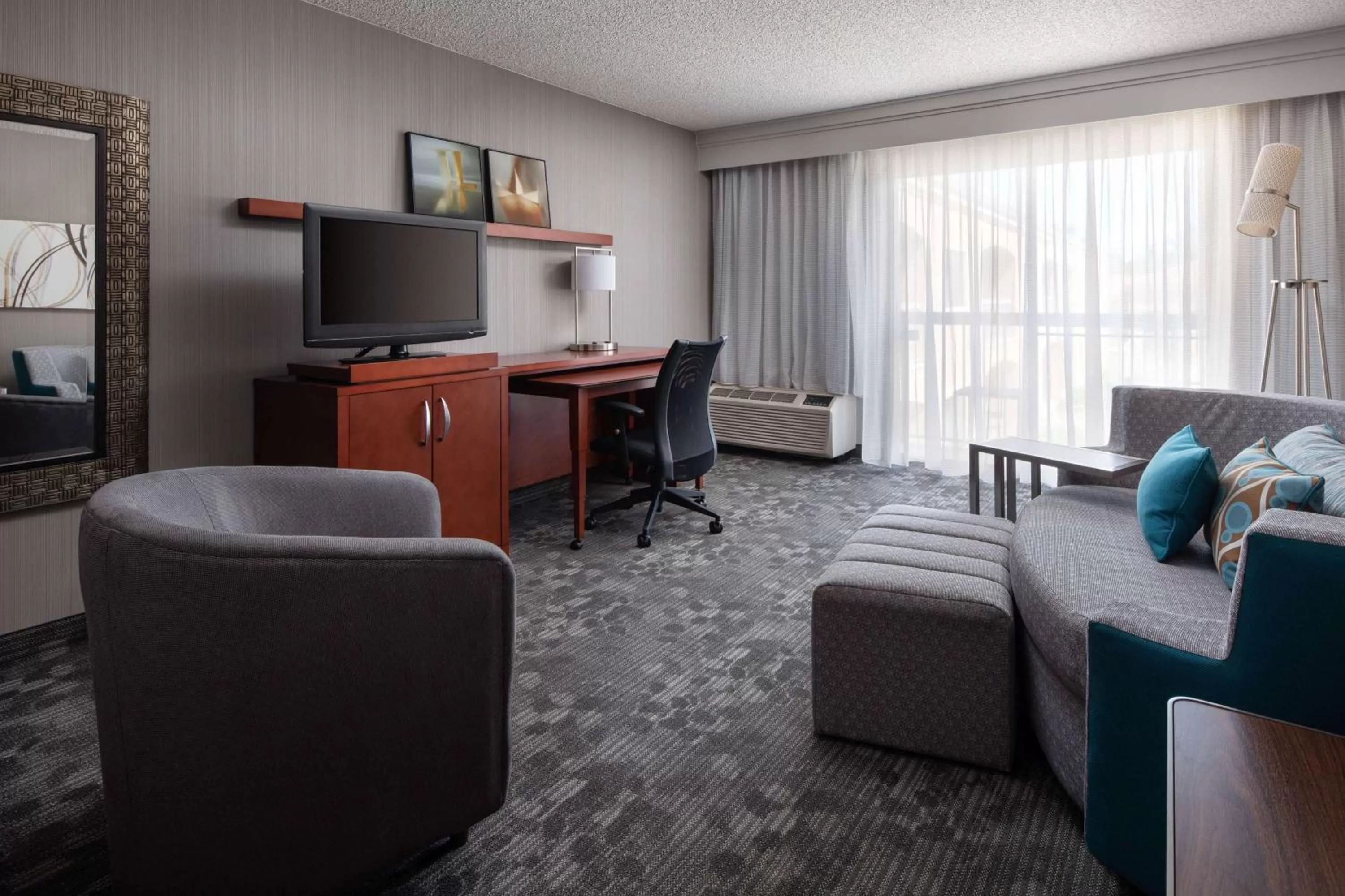 Photo of the whole room in Sonesta Select Camarillo