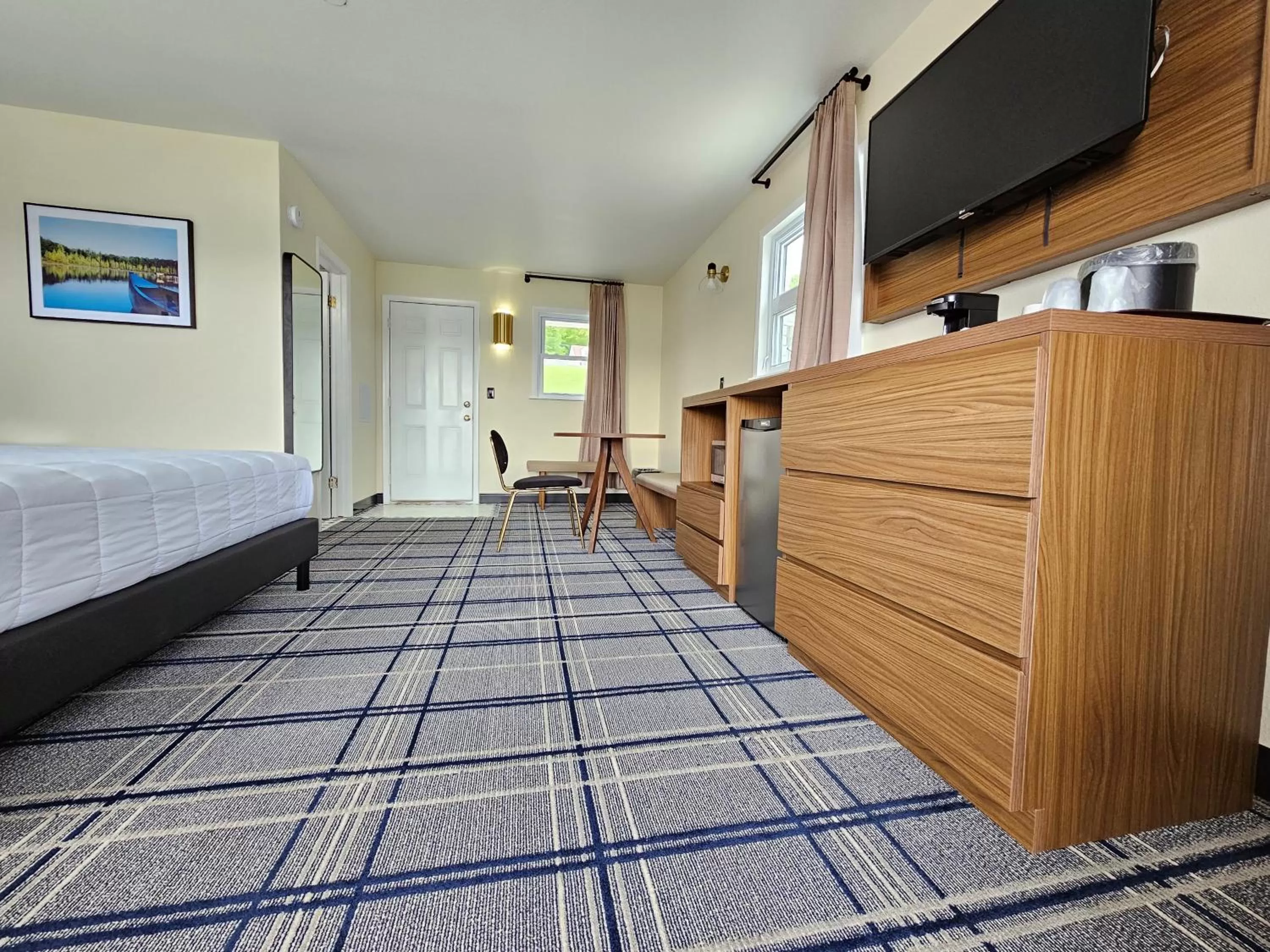 Bedroom, Bed in The Hotel Laurel at Seneca