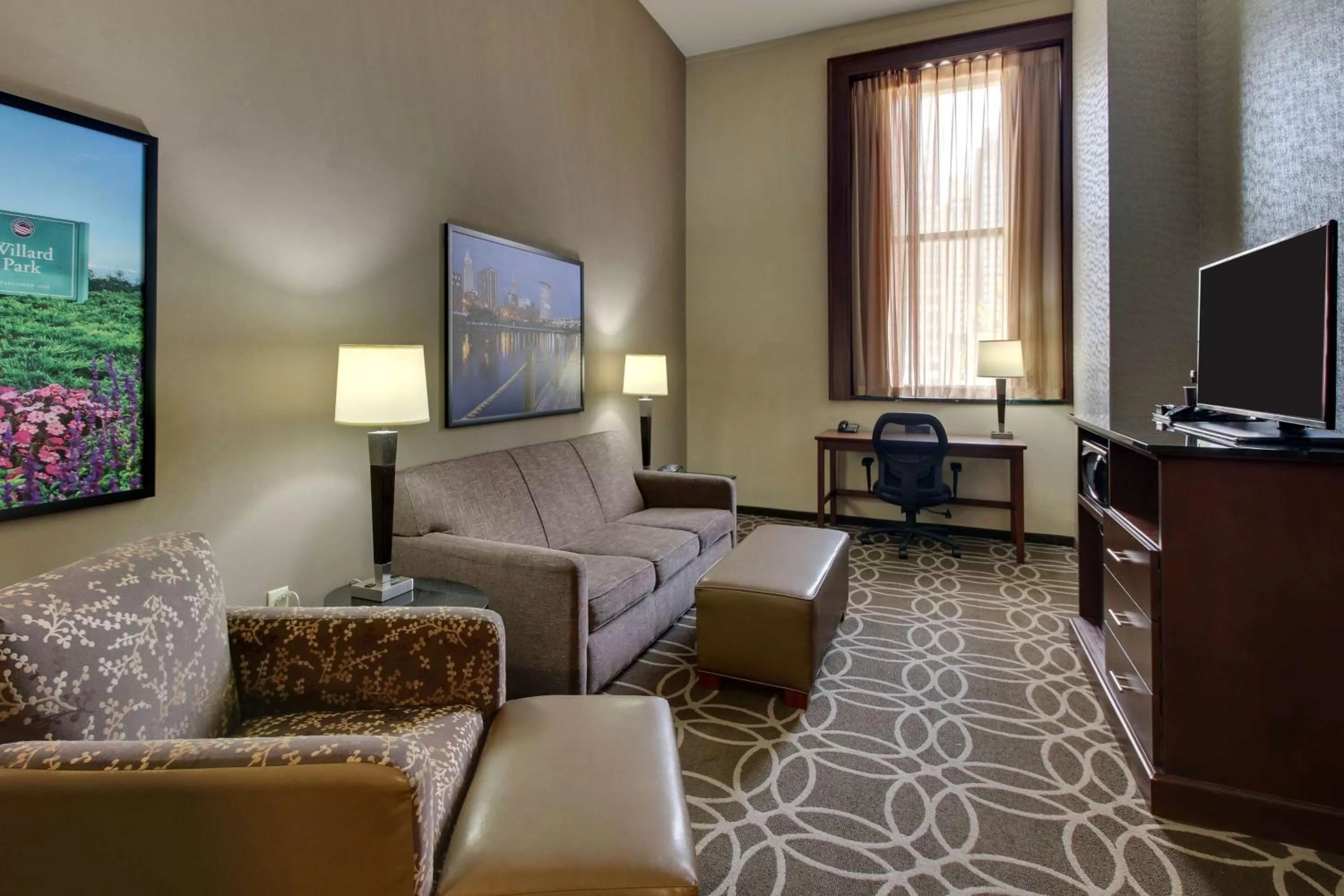 Queen Suite with Sofa Bed - Hearing Accessible, Tub in Drury Plaza Hotel Cleveland Downtown