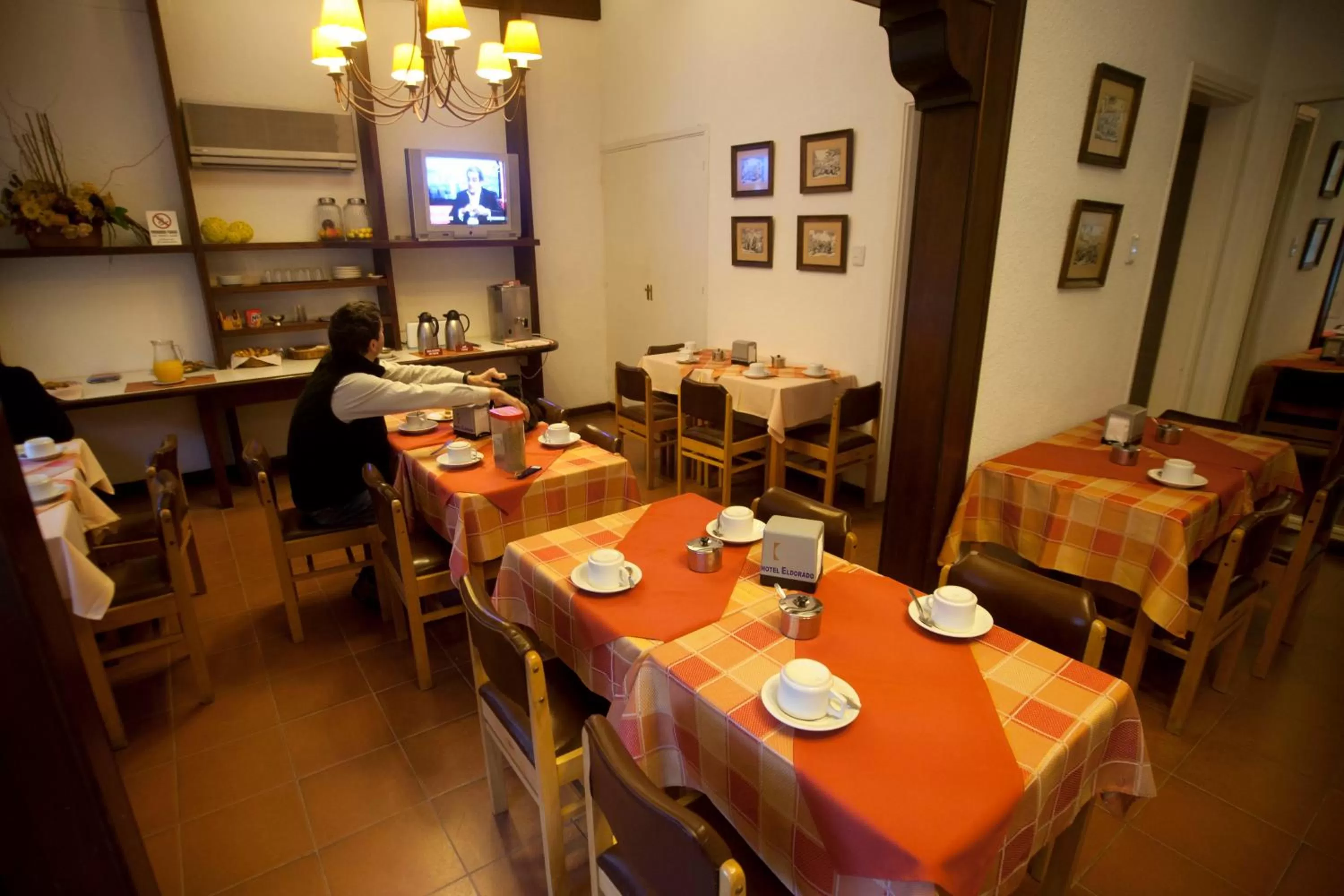 Restaurant/places to eat in Hotel Eldorado